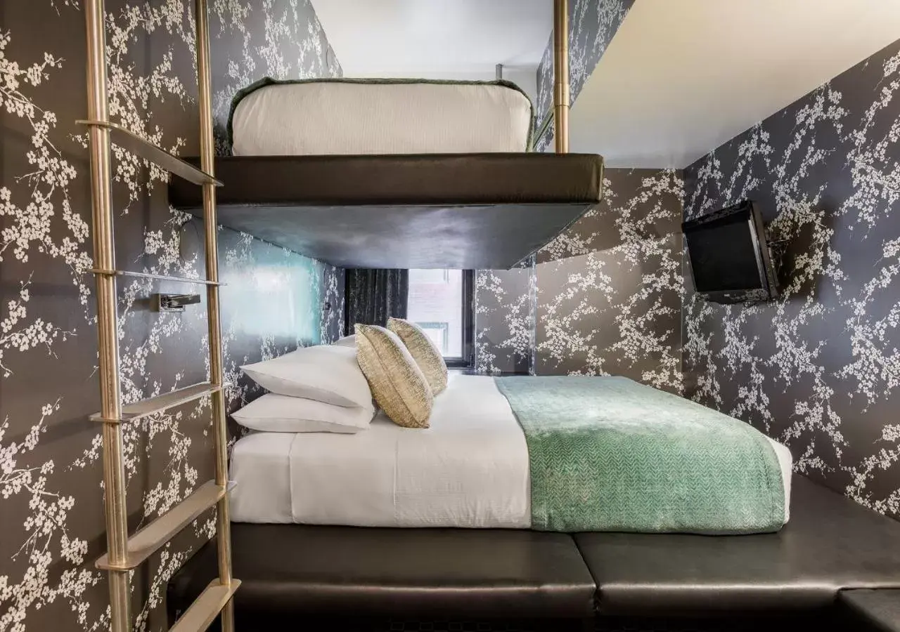 Bedroom, Bunk Bed in 45 Times Square Hotel