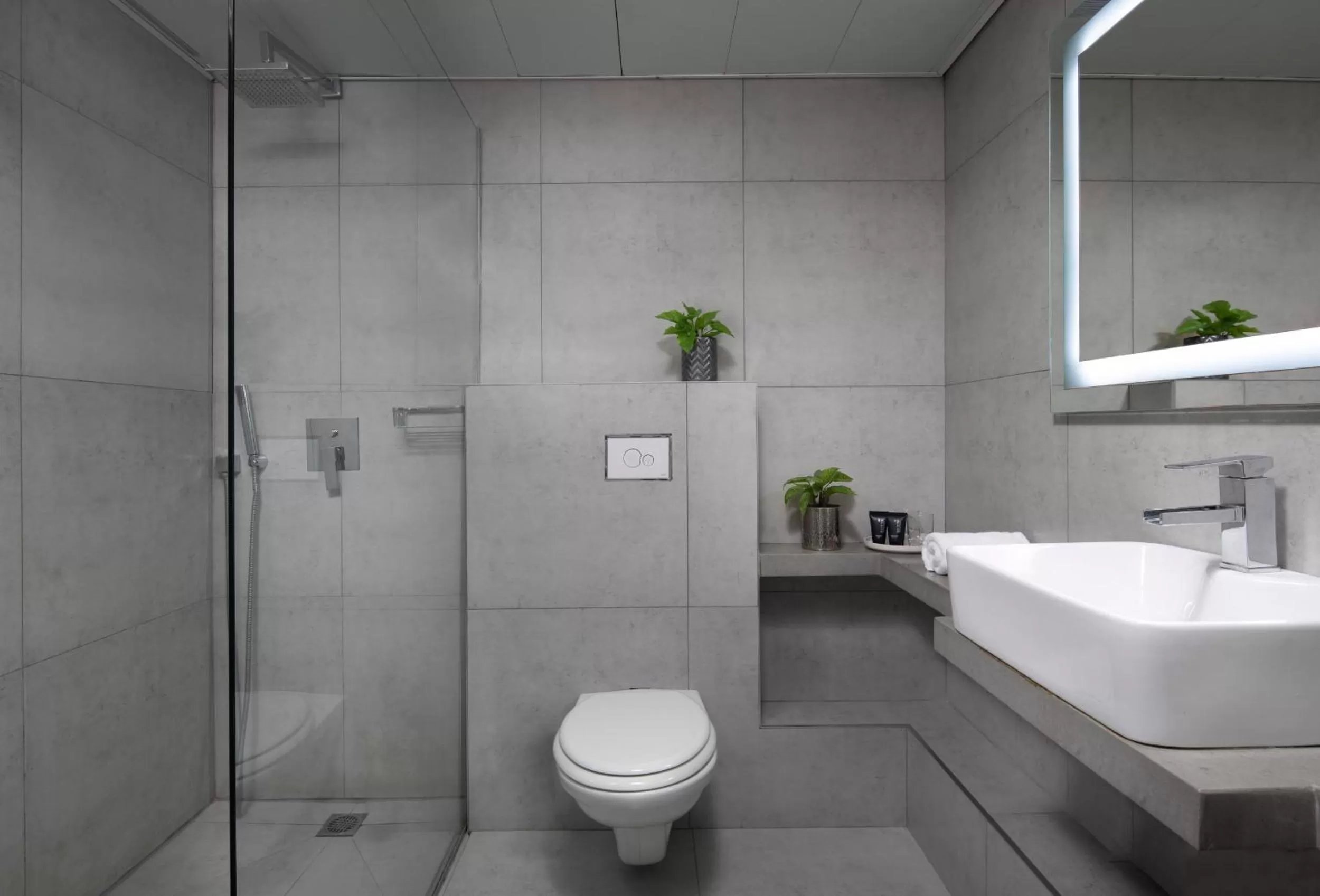 Shower in Sea Executive Suites