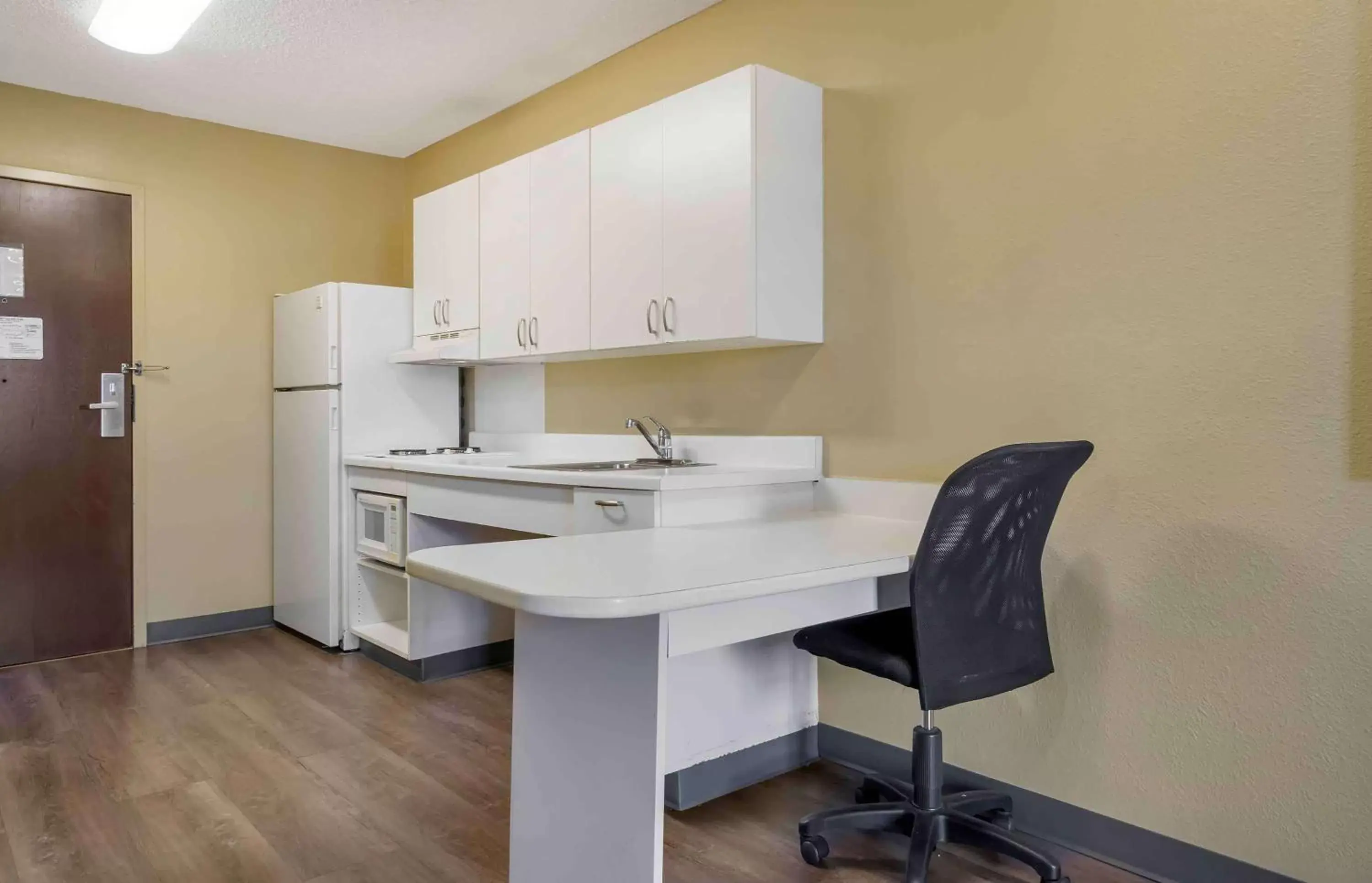 Bedroom, Kitchen/Kitchenette in Extended Stay America Suites - Seattle - Everett - North