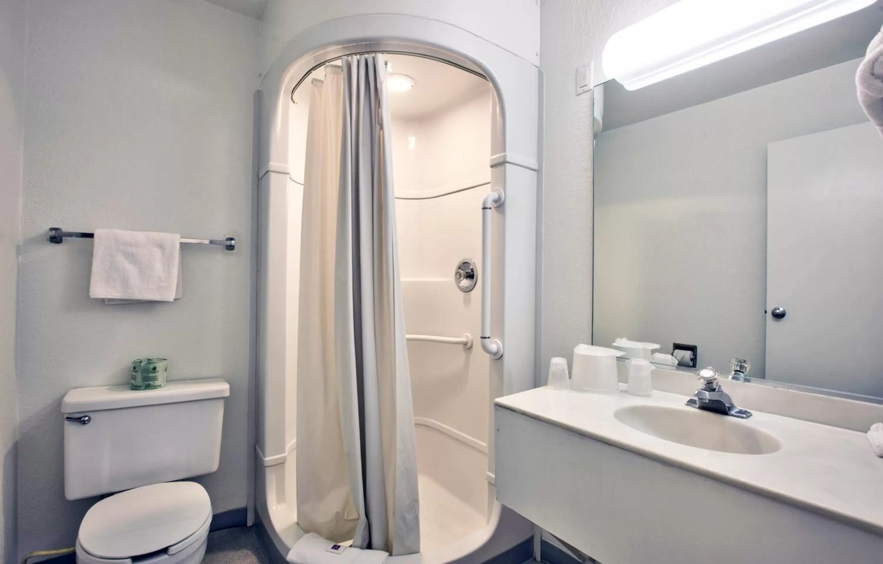 Bathroom in Motel 6-Valdosta, GA - University Bathroom in Motel 6-Valdosta, GA - University