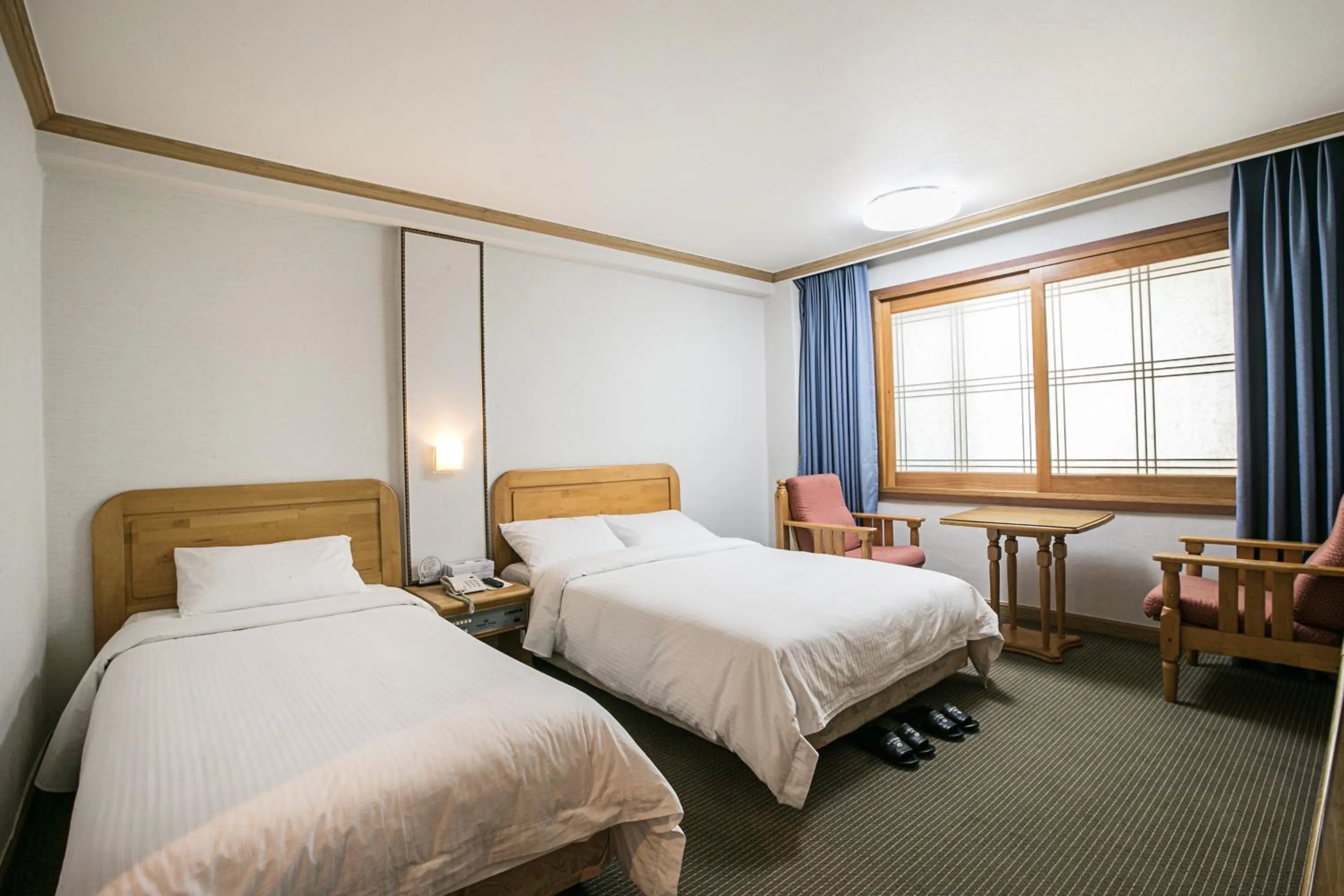 Bedroom, Bed in Busan Tourist Hotel