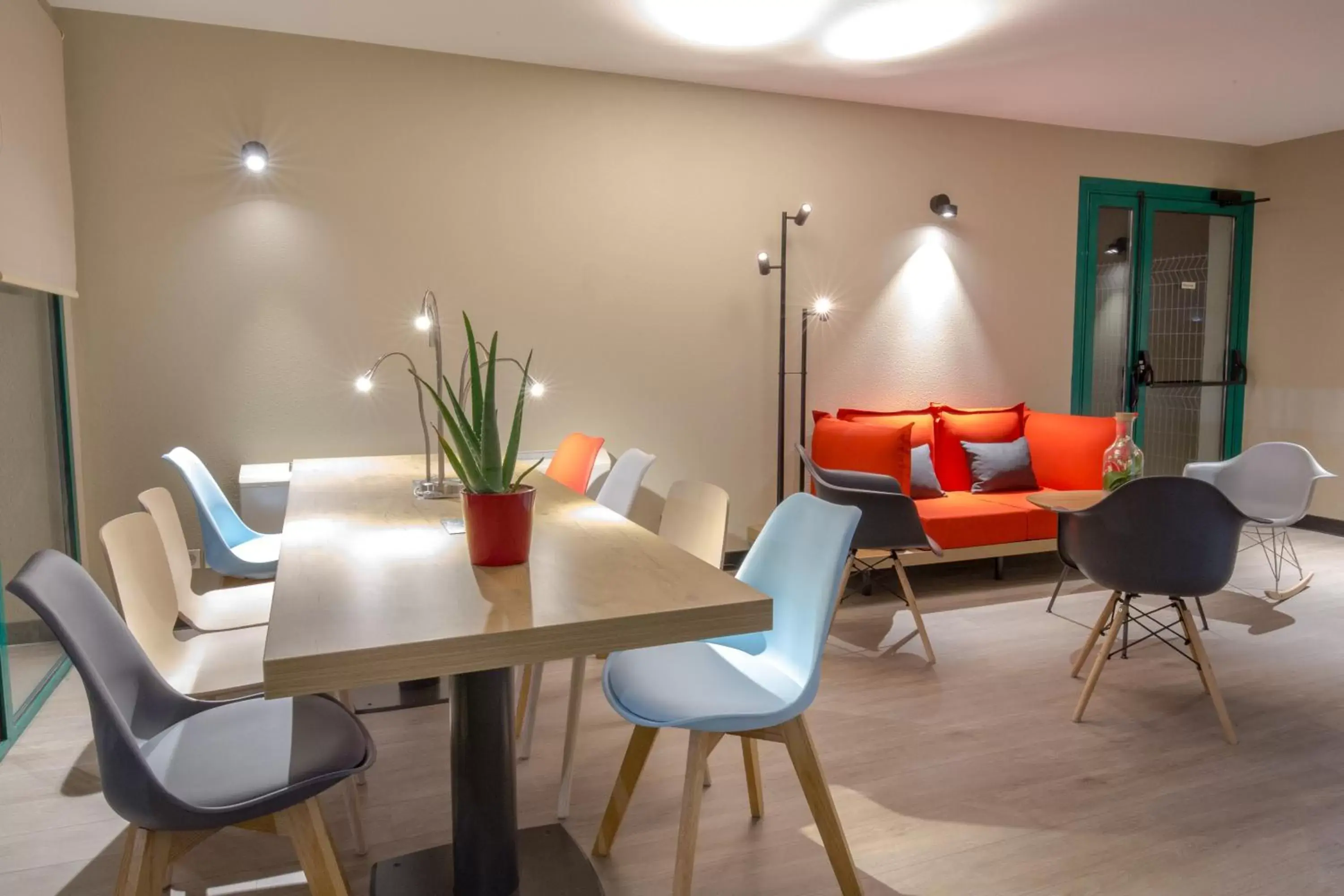 Lounge or bar, Dining Area in ibis Perpignan Nord Rivesaltes