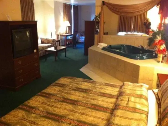 Bed, TV/Entertainment Center in Prime Inn & Suites Poteau