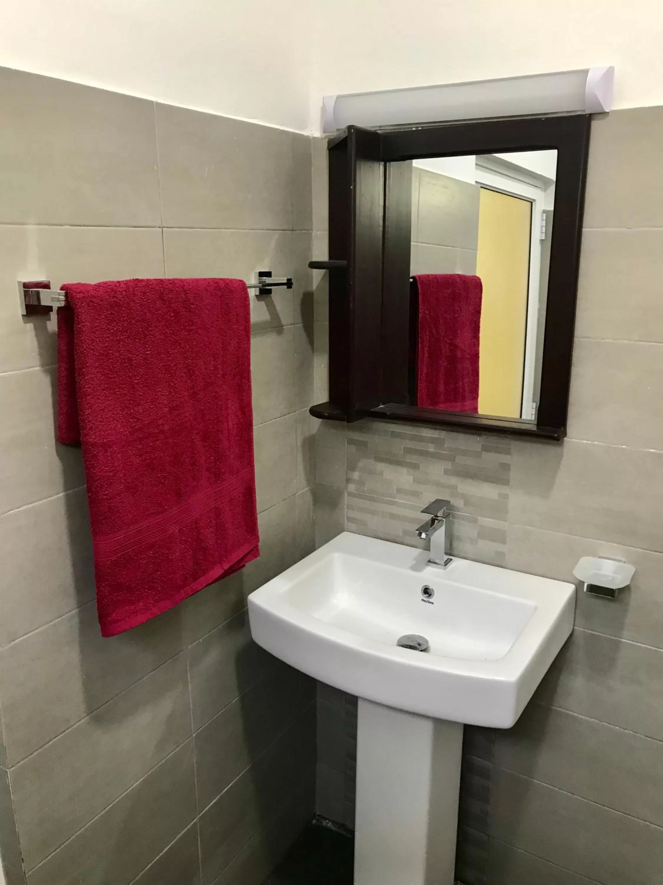 Bathroom in Ocean Gate Negombo