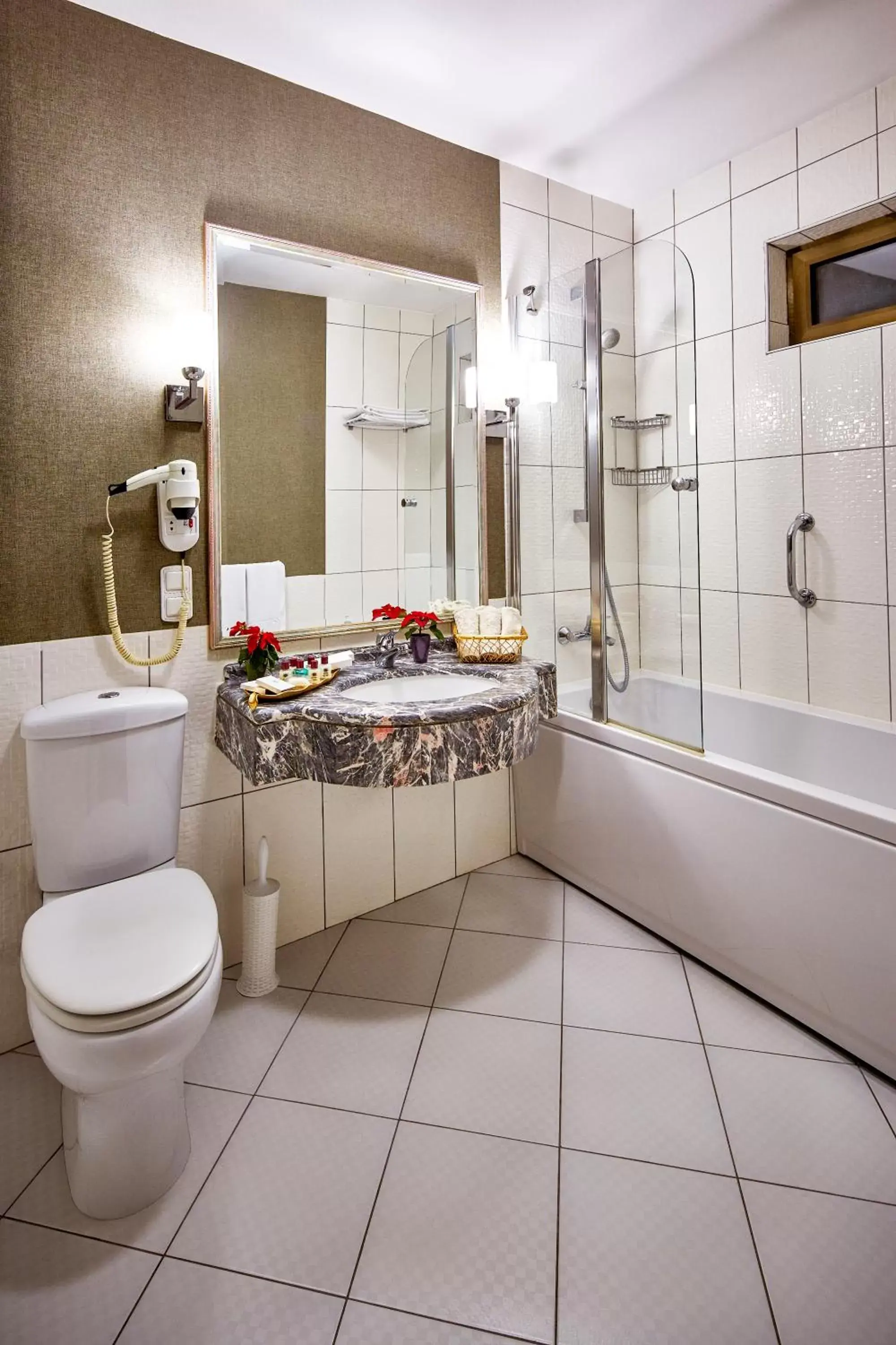 Photo of the whole room, Bathroom in Güneş Hotel Merter