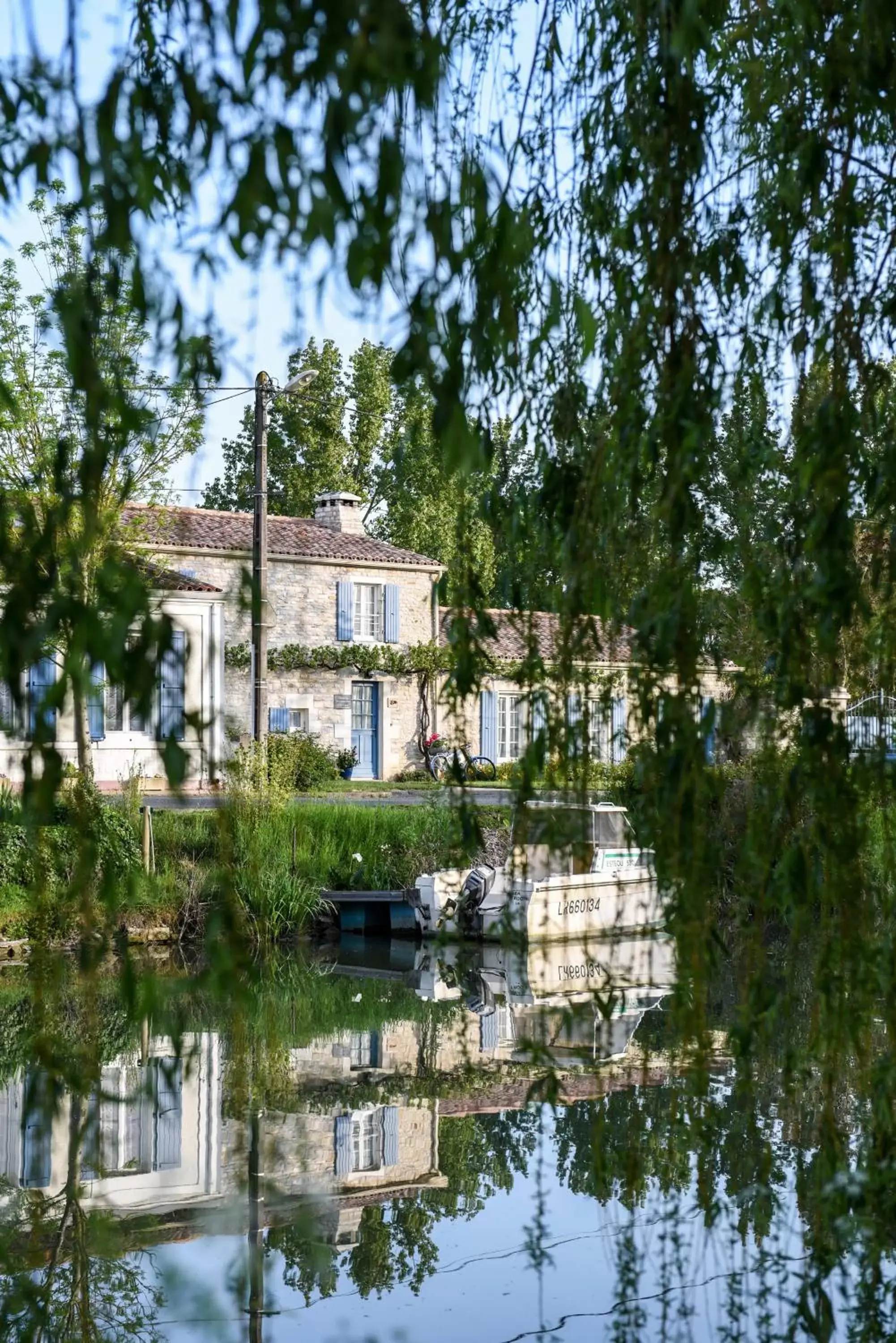 Property building in L'instant bleu