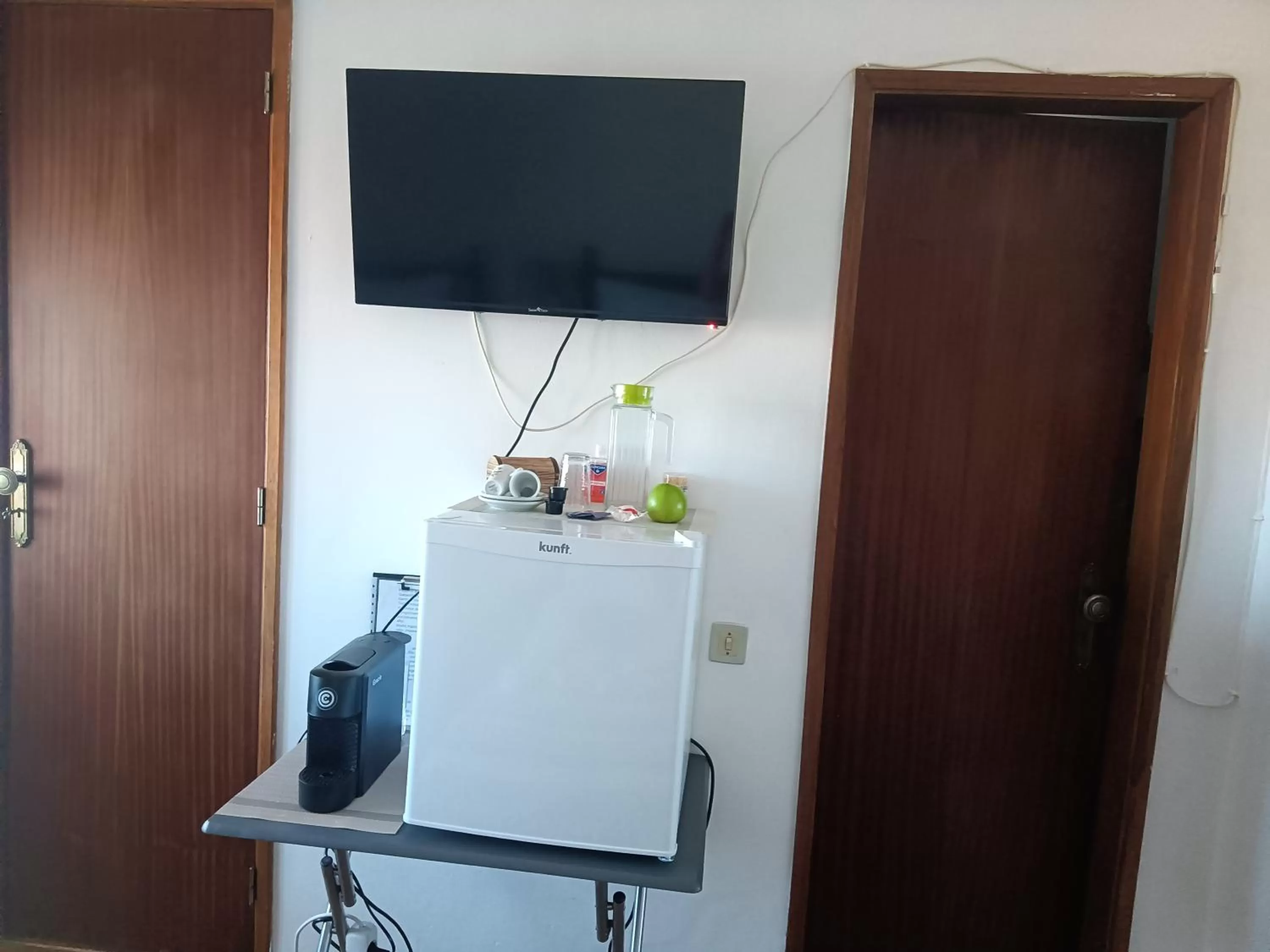 TV/Entertainment Center in Alojamento Local Largo da Igreja