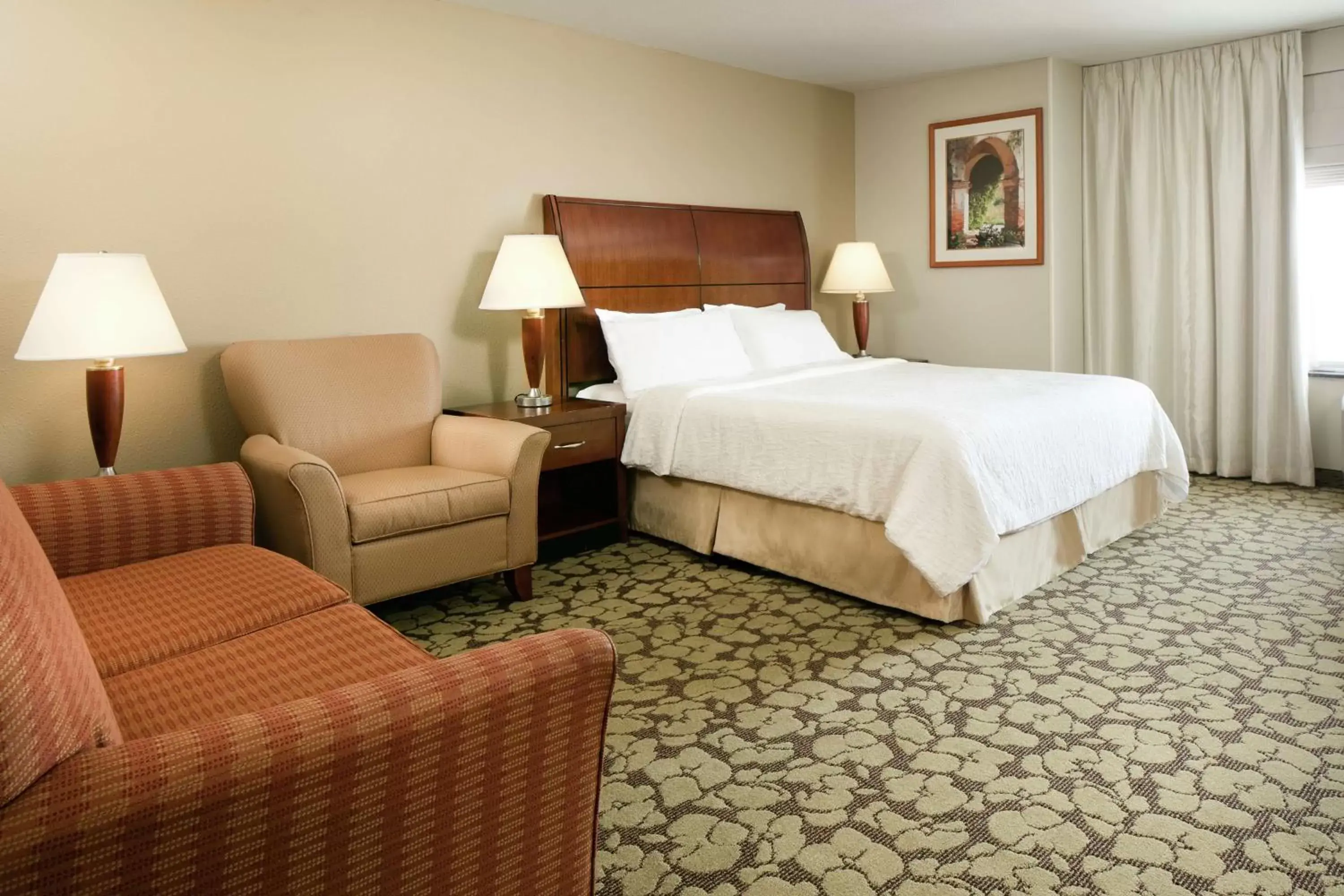 Living room, Bed in Hilton Garden Inn Omaha West