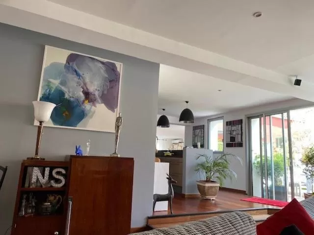 Seating area, Kitchen/Kitchenette in Le Patio Père Pigne Guestroom