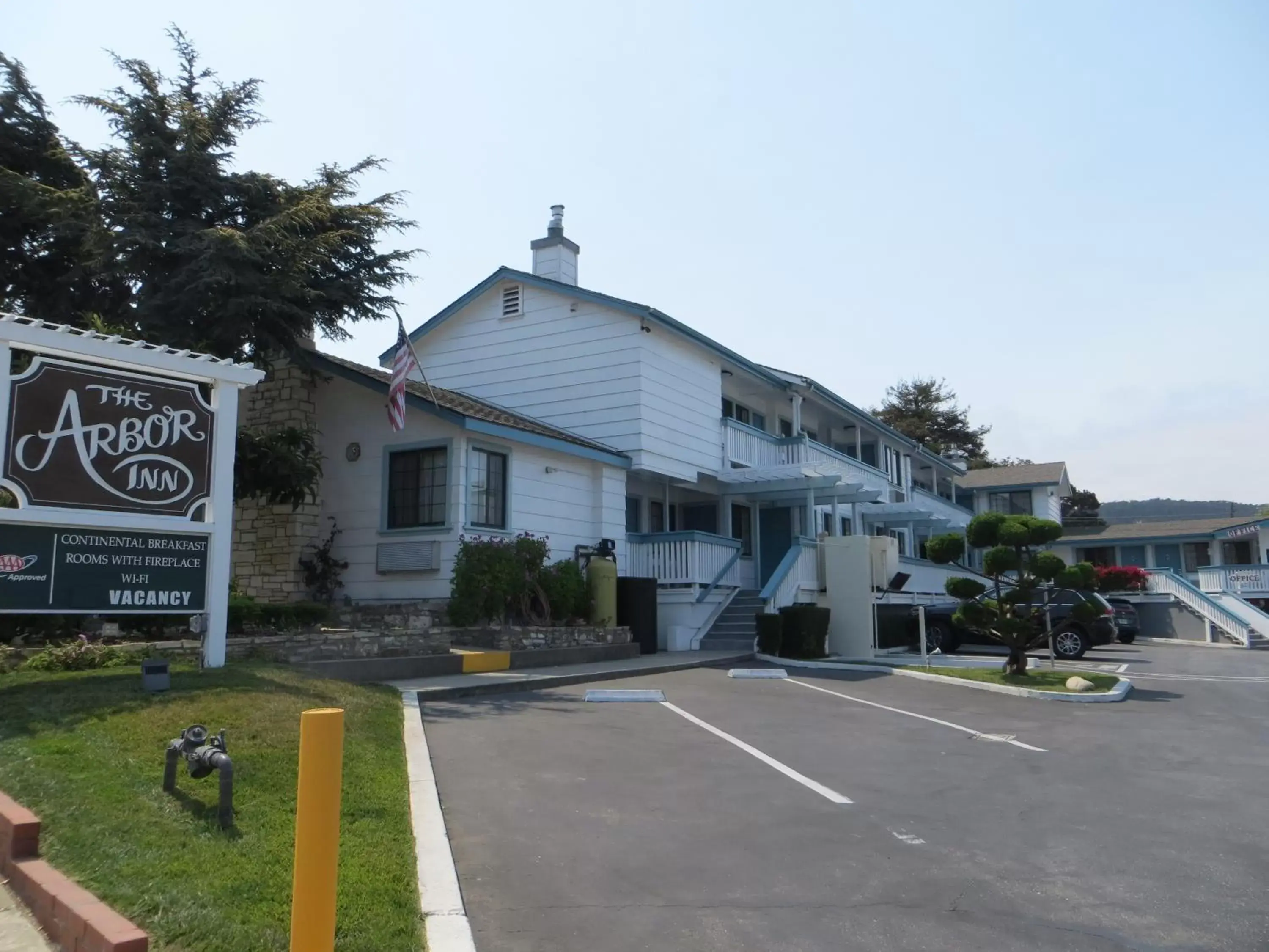 Facade/Entrance in Arbor Inn Monterey