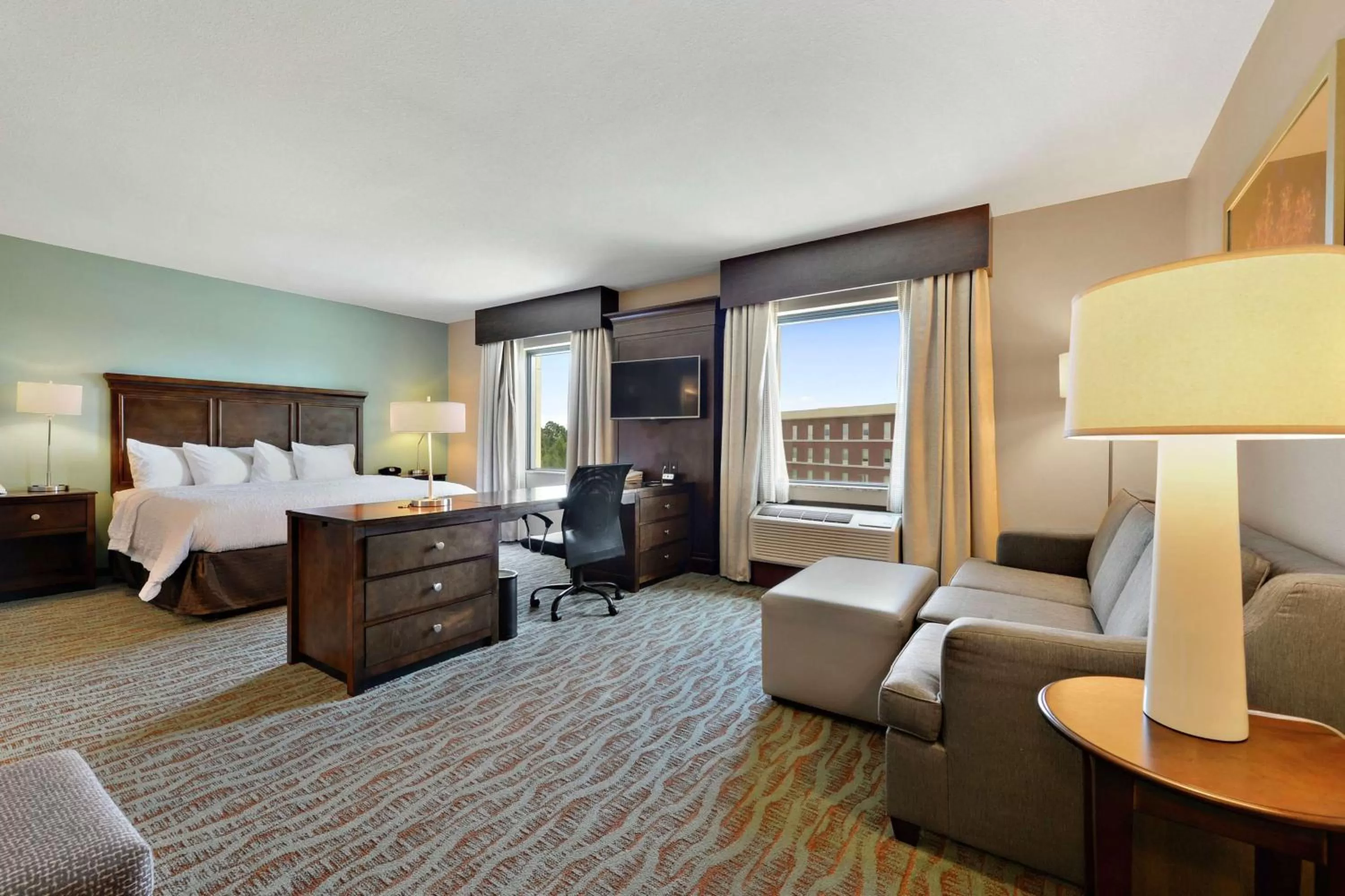 Bedroom, Bed in Hampton Inn & Suites Gulfport