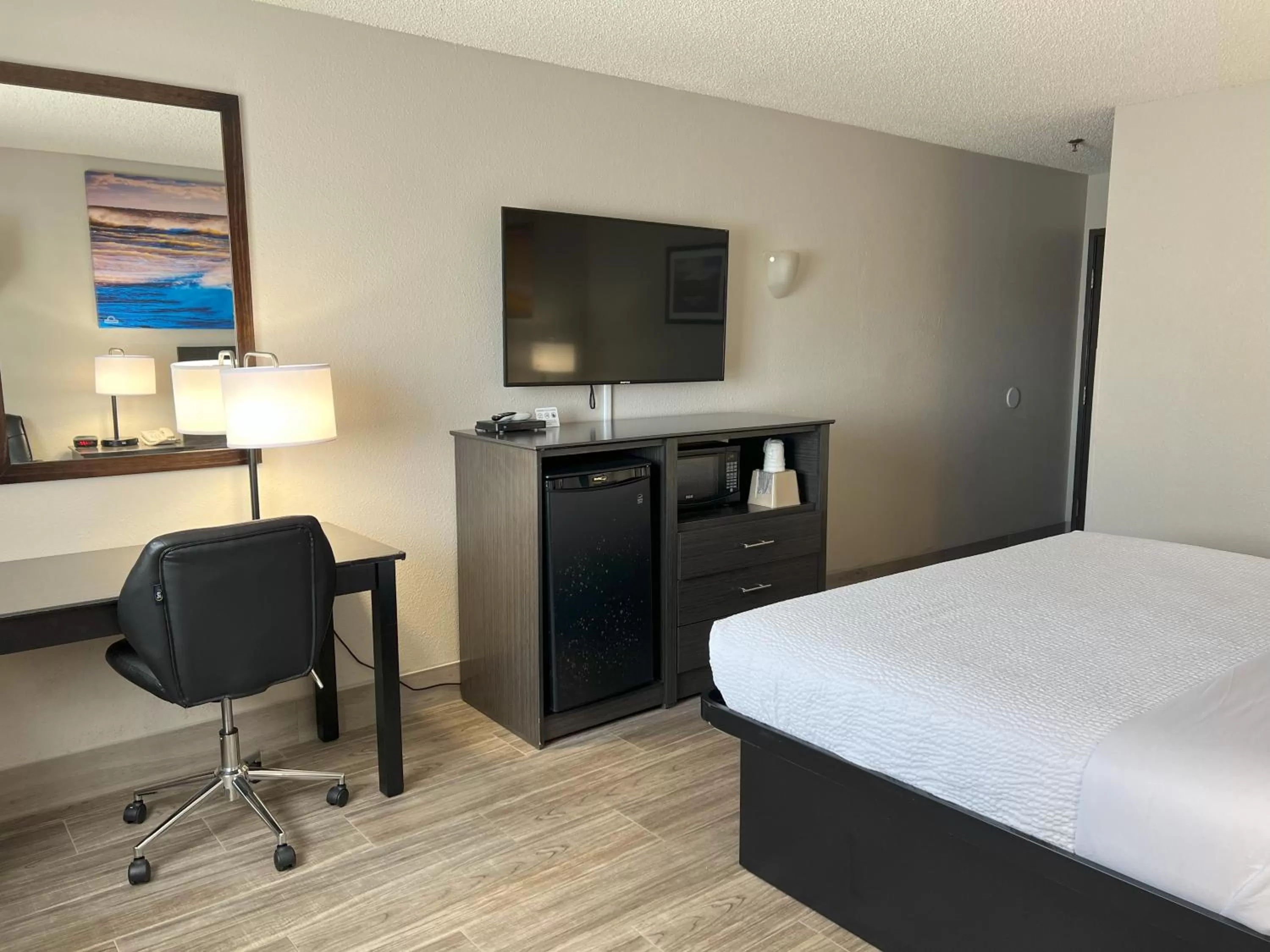 TV and multimedia, Bed in Days Inn by Wyndham Orange Park/Jacksonville