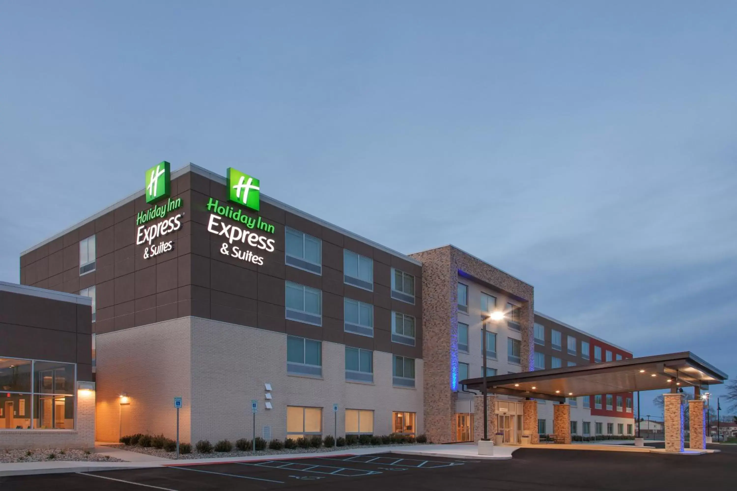 Property building in Holiday Inn Express & Suites - Sterling Heights-Detroit Area, an IHG Hotel