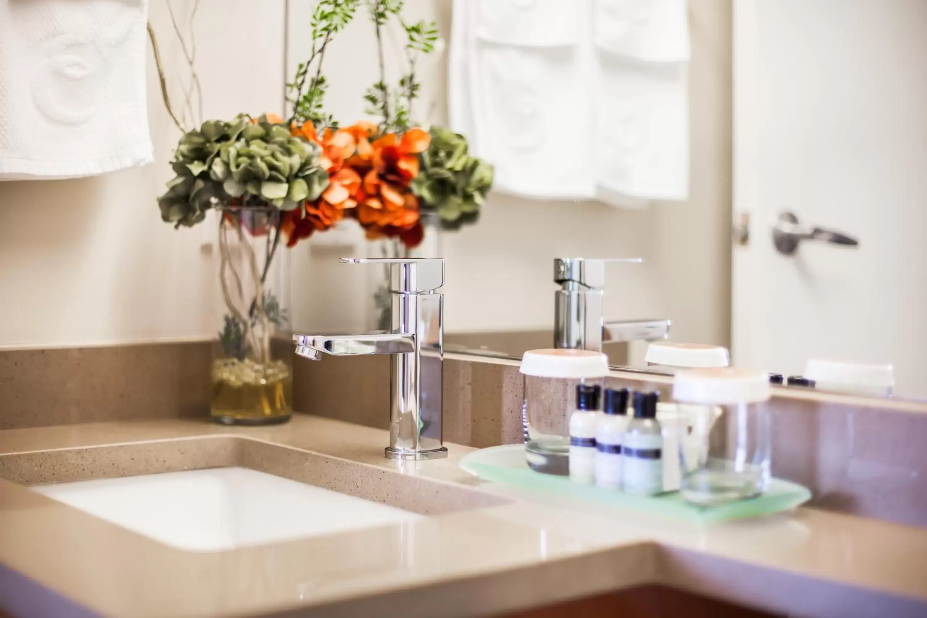 Bathroom in Executive Hotel Vancouver Airport