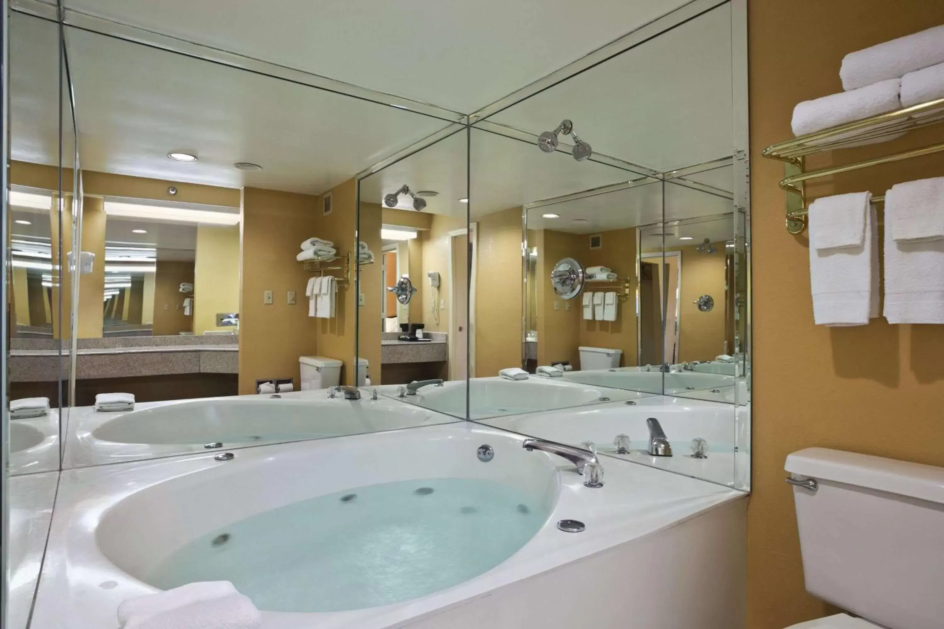 Photo of the whole room, Bathroom in Days Inn by Wyndham Airport Nashville East