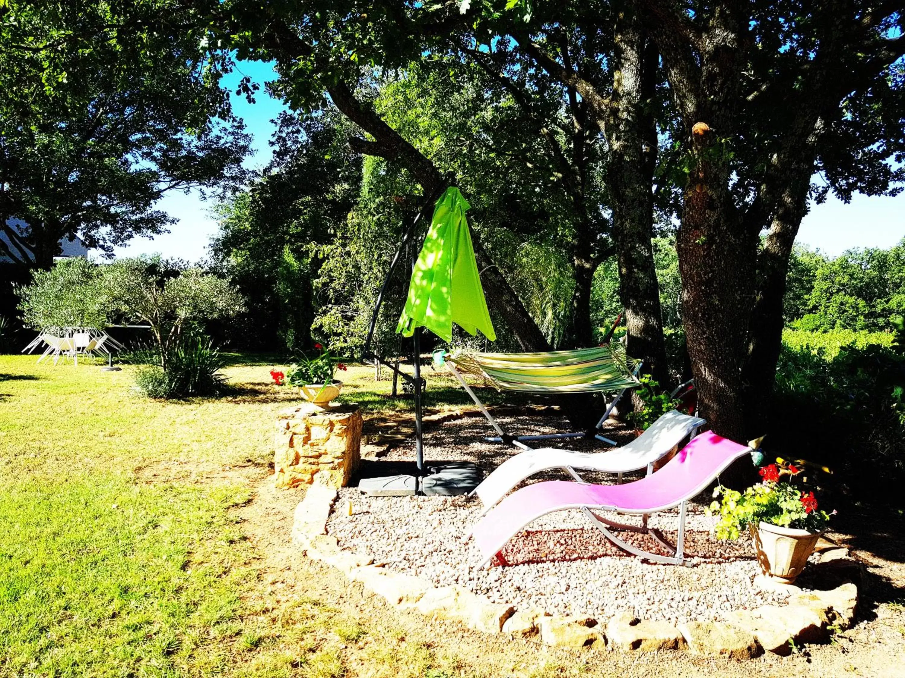 Garden, Swimming Pool in Chambre d'Hôte Couguiolet - avec piscine