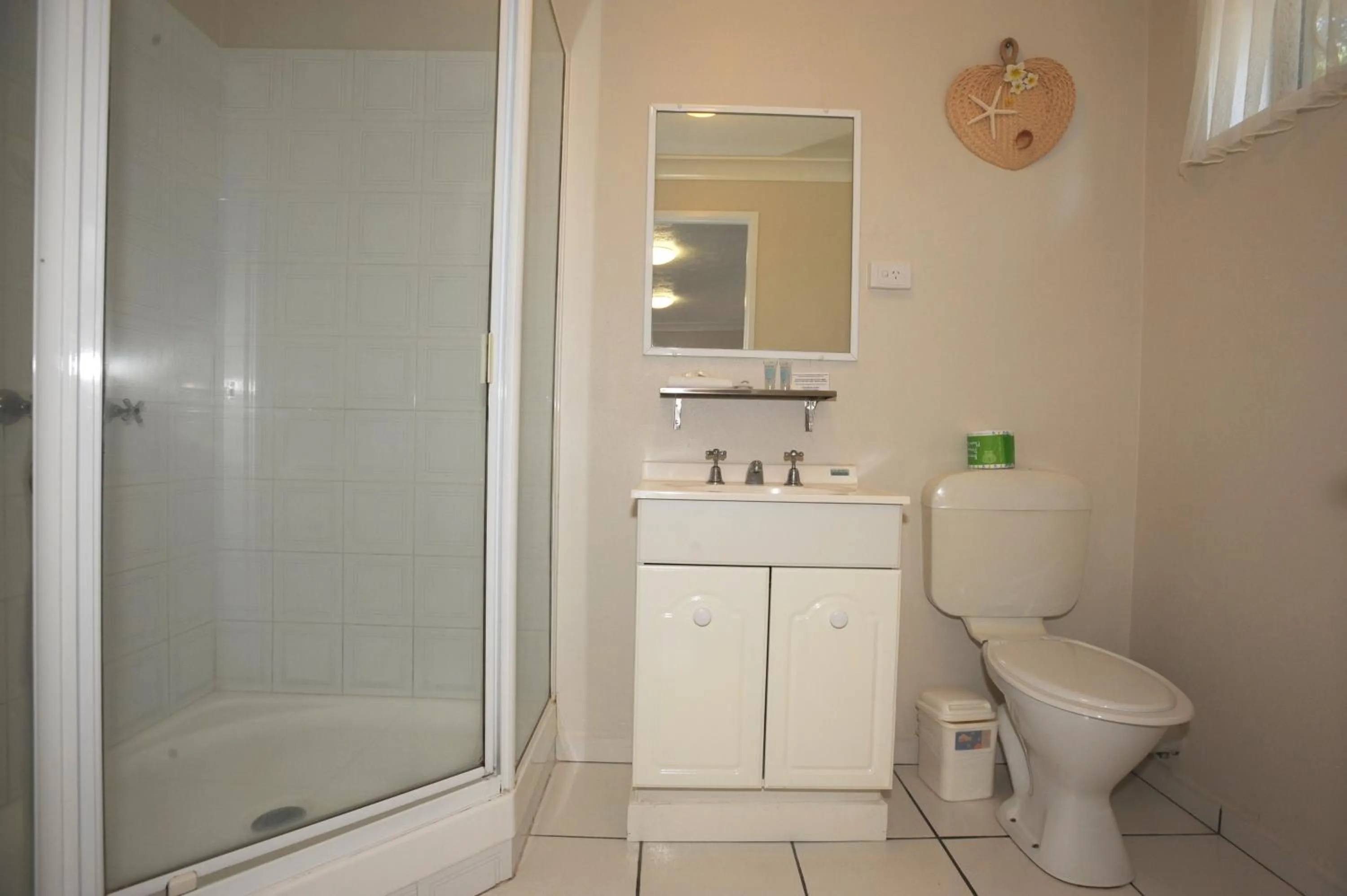 Bathroom in Shoredrive Motel