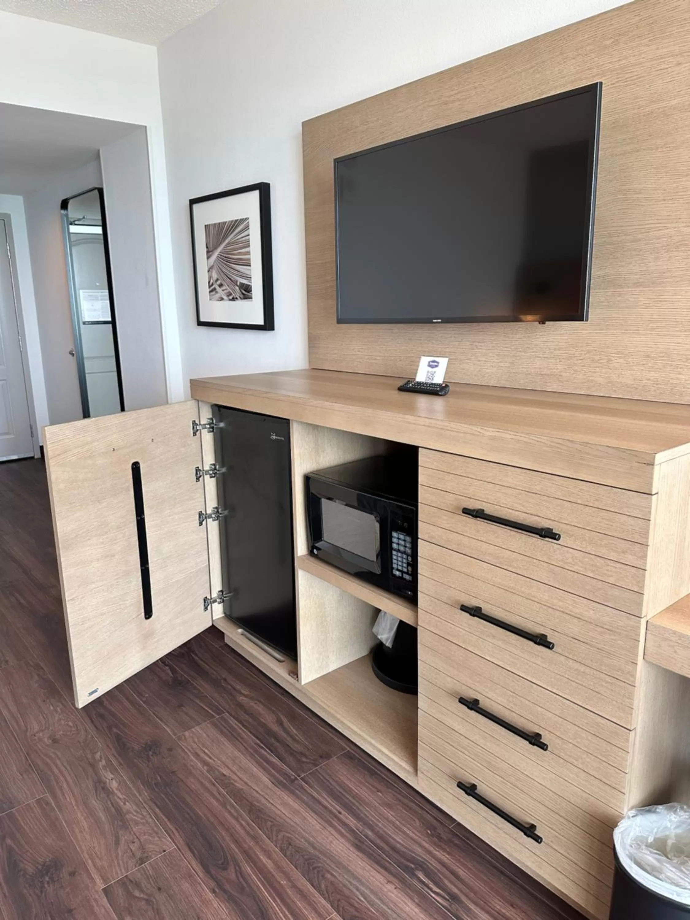 TV and multimedia in Hampton Inn Virginia Beach-Oceanfront South