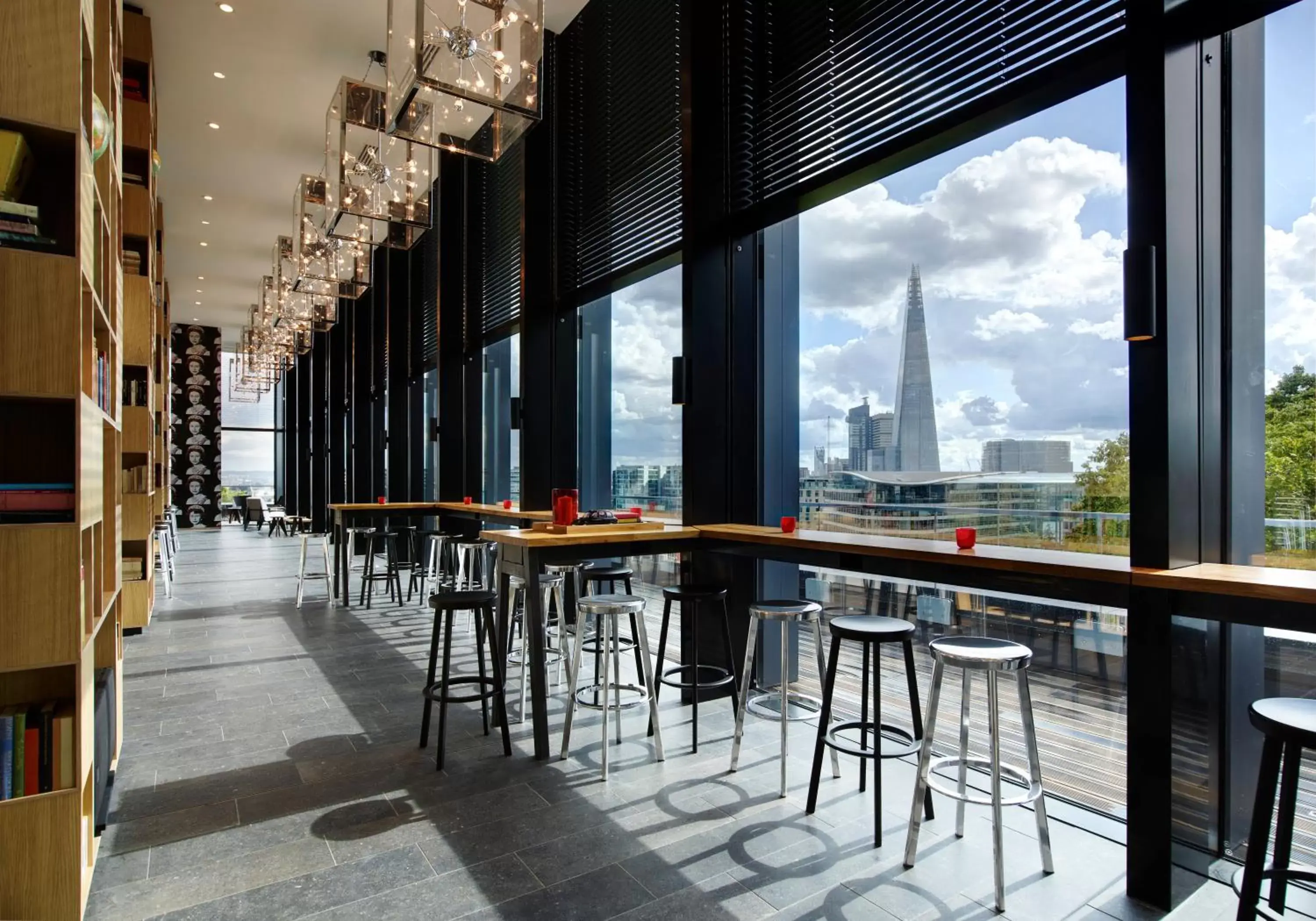 Lounge or bar in citizenM Tower of London