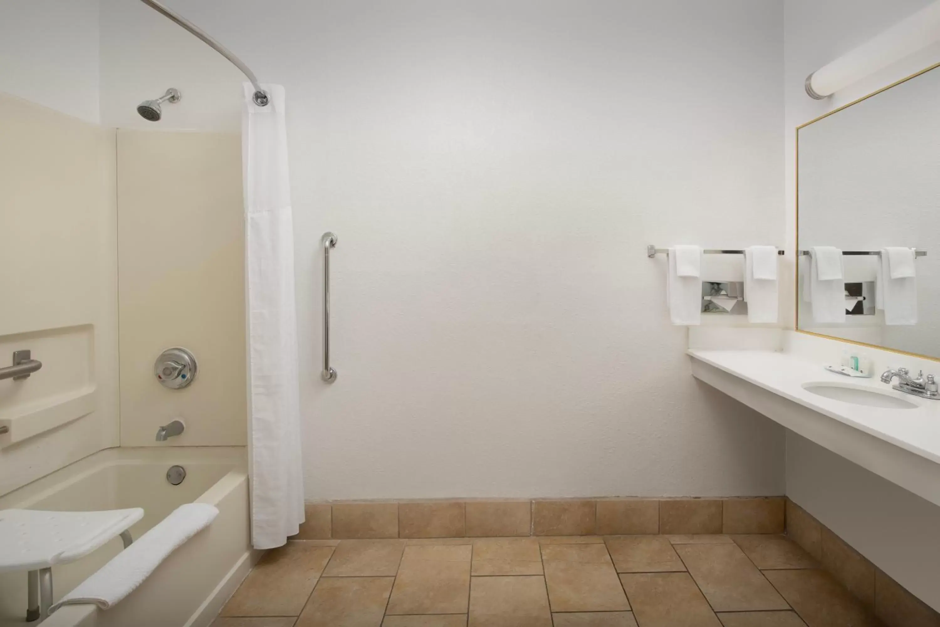 Shower, Bathroom in Quality Inn & Suites Gallup I-40 Exit 20