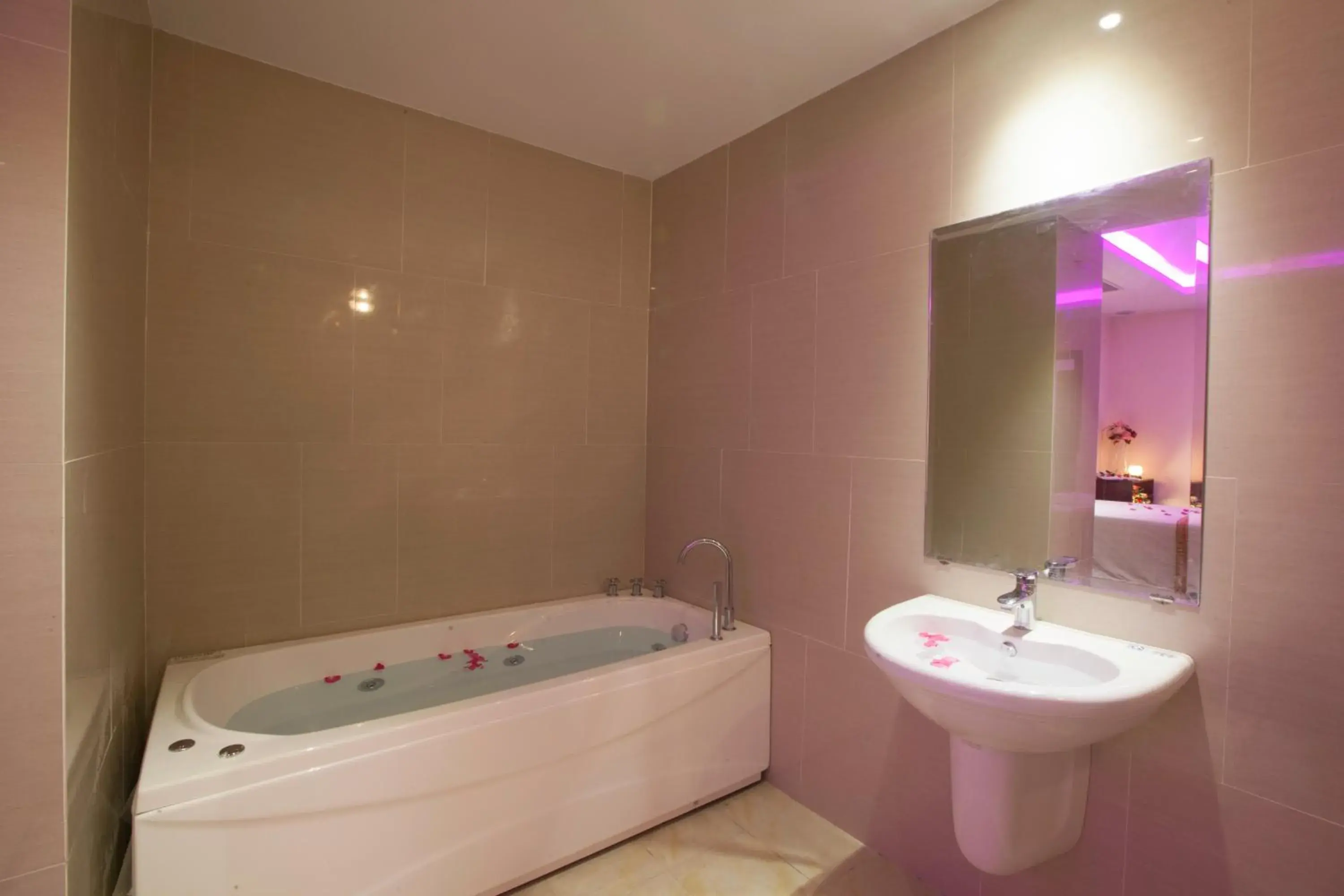 Sauna, Bathroom in Khanh Linh Hotel