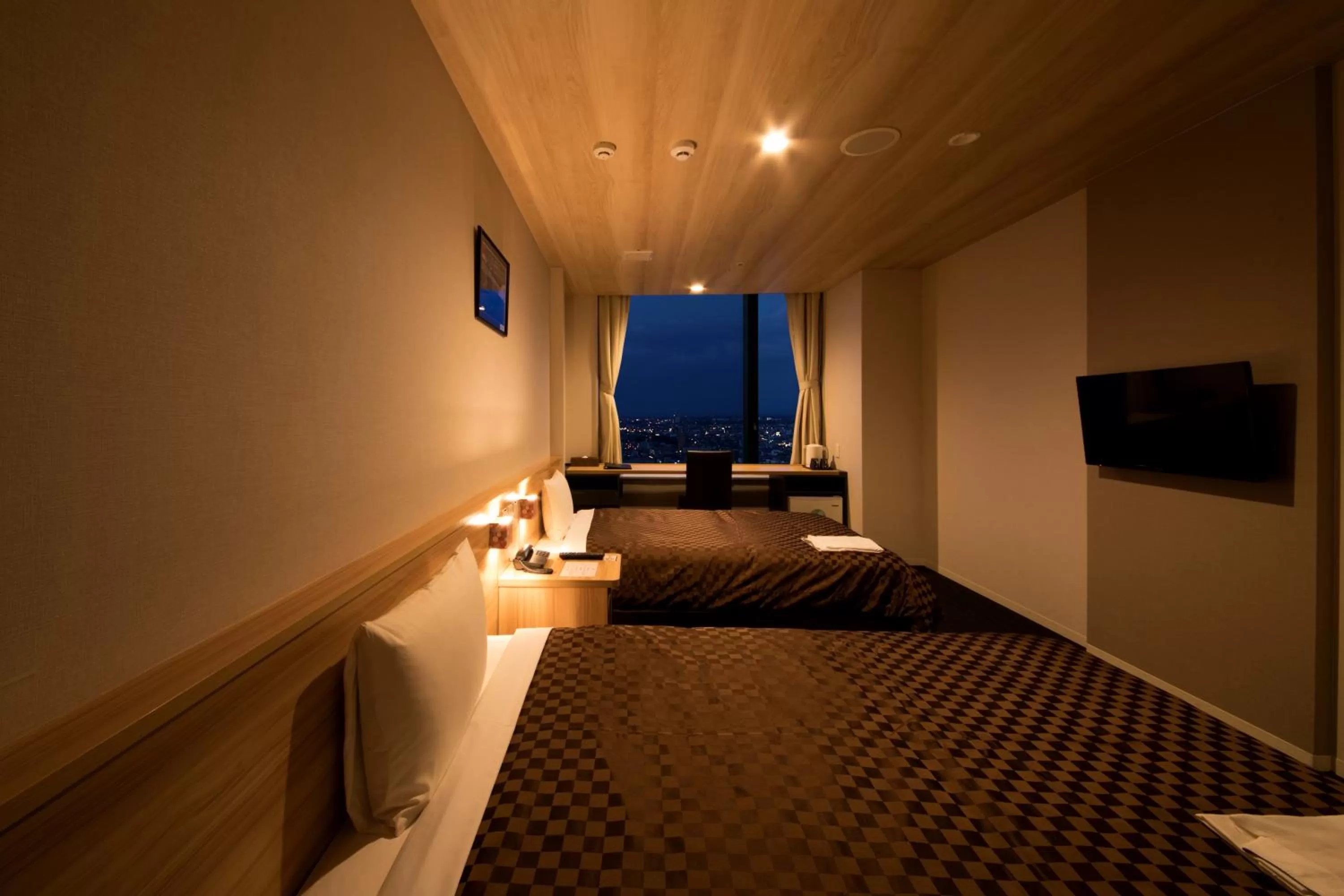 View (from property/room), Bed in Izumisano Center Hotel Kansai International Airport