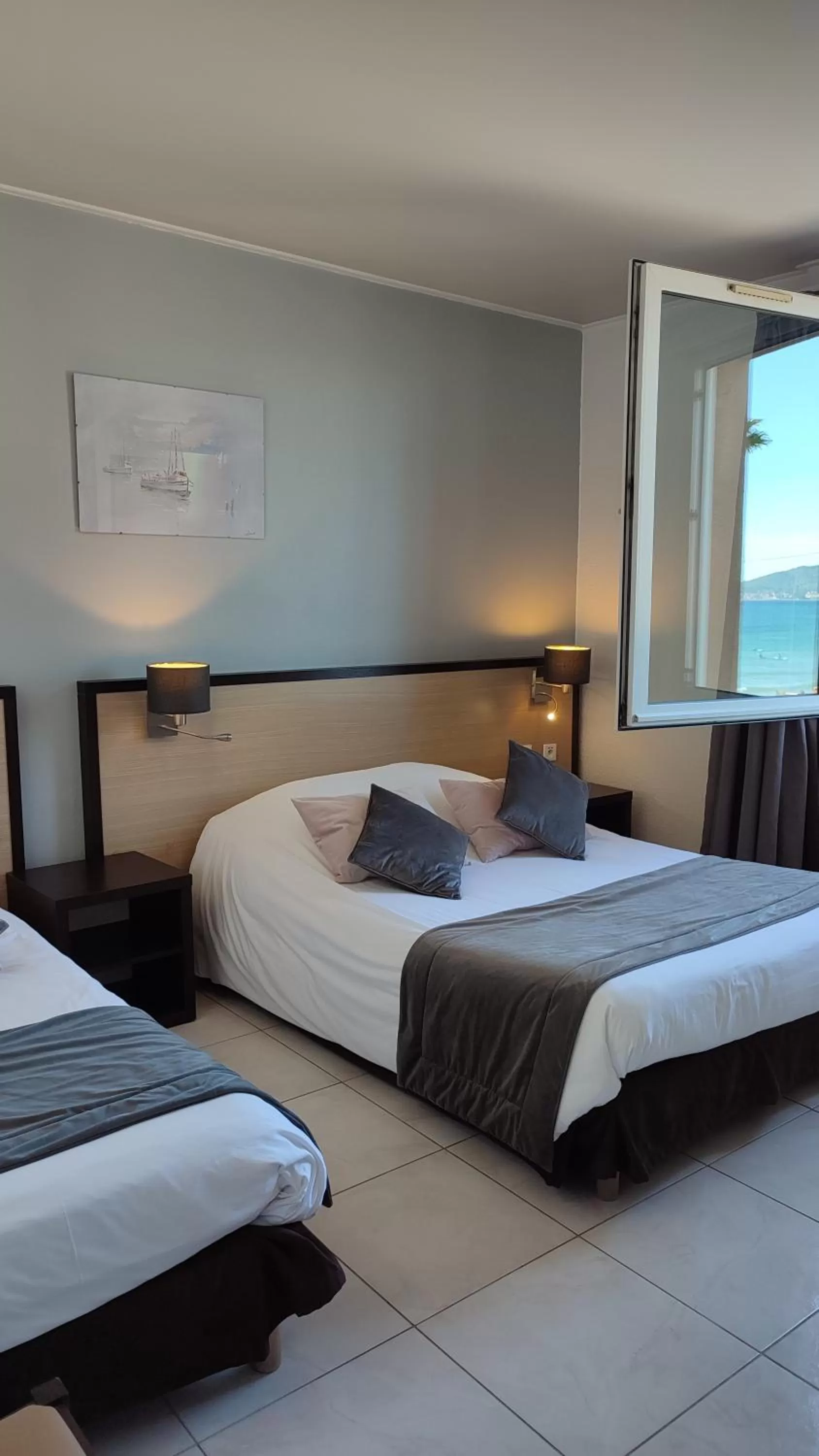 Photo of the whole room, Bed in Hotel Restaurant Miramar L'orchidée