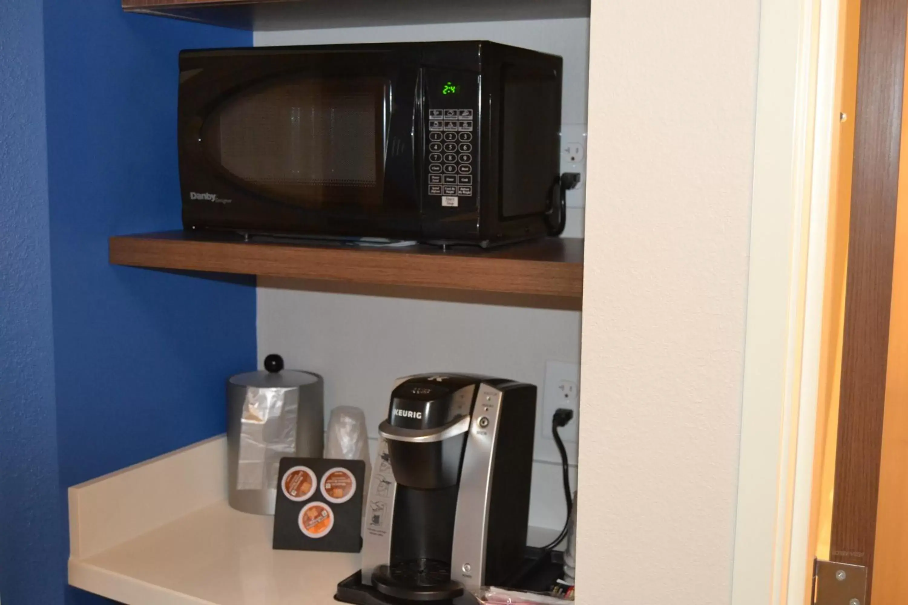 Photo of the whole room, Kitchen/Kitchenette in Holiday Inn Express & Suites Goodlettsville N - Nashville, an IHG Hotel