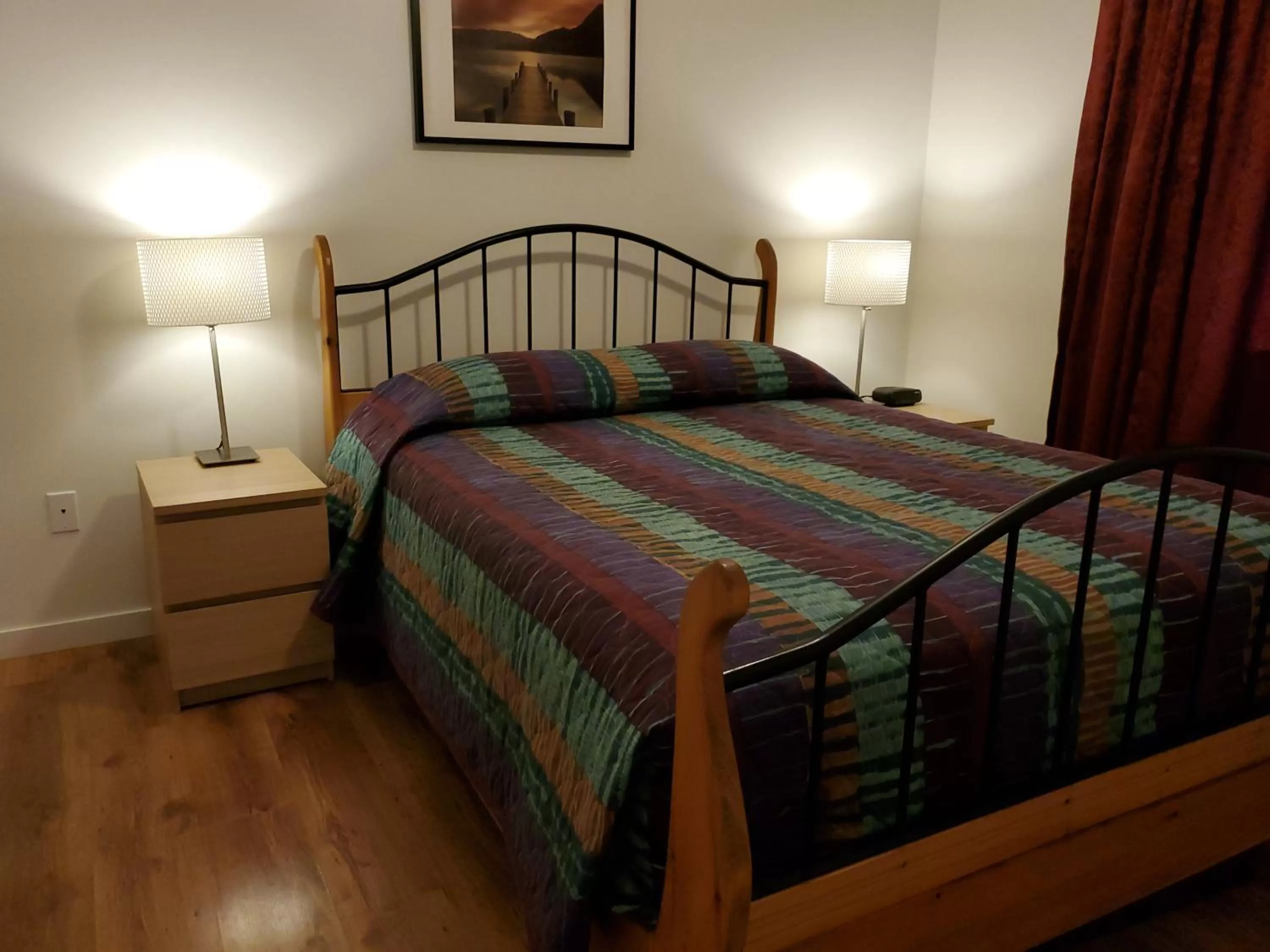 Bedroom, Bed in The Hitching Post Motel