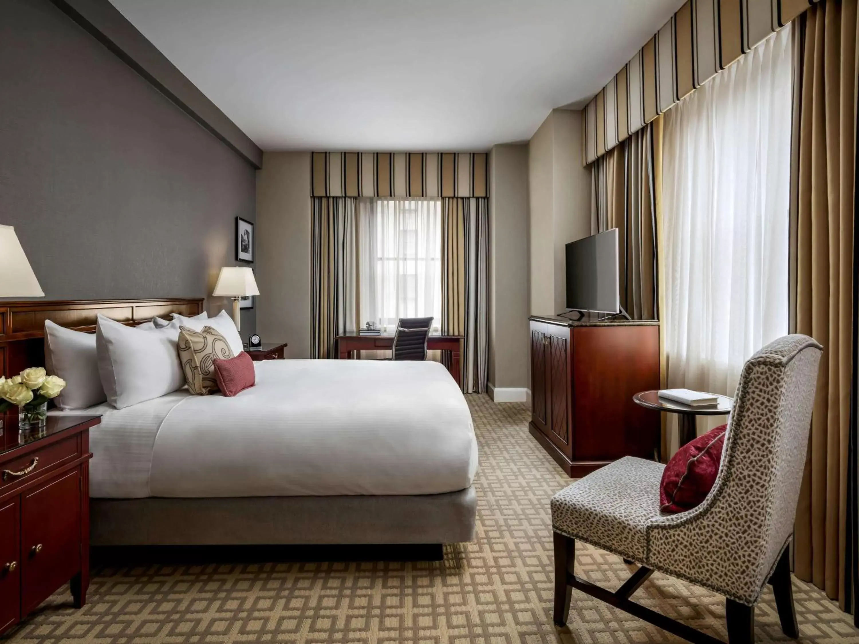 Bedroom in Fairmont Royal York Hotel