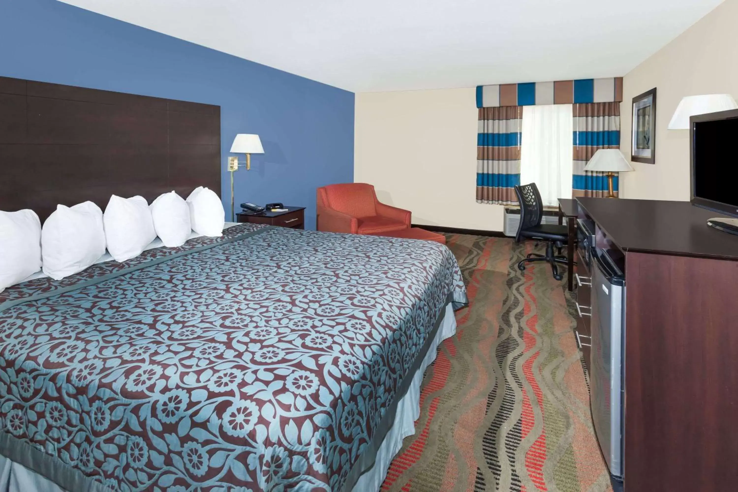 Photo of the whole room in Days Inn by Wyndham Springfield