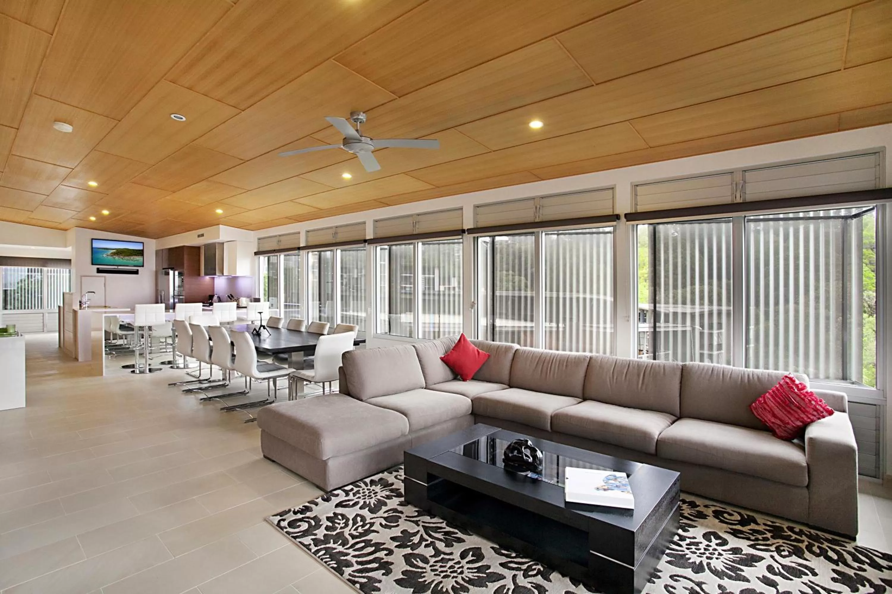 TV and multimedia in Peppers Noosa Resort and Villas