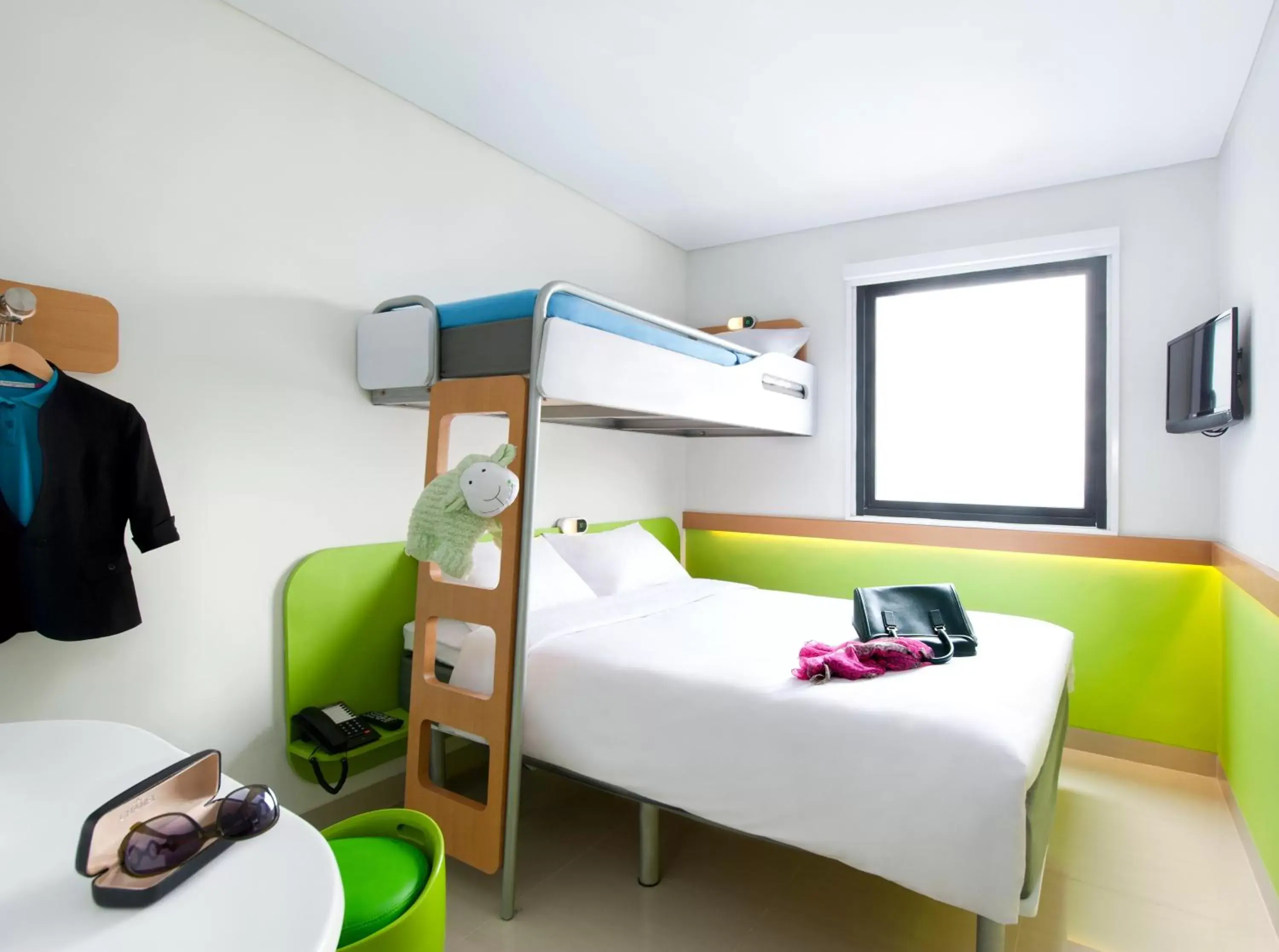 Bedroom in Ibis Budget Jakarta Daan Mogot