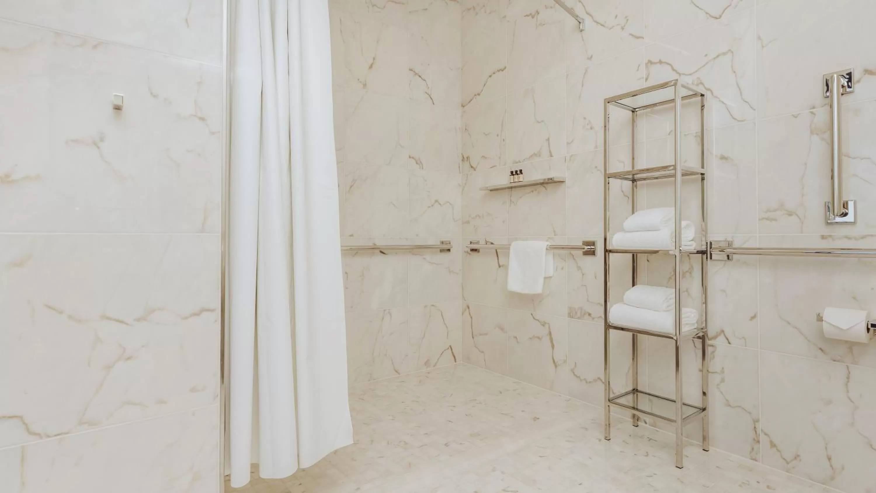 Shower in Lotte Hotel Seattle