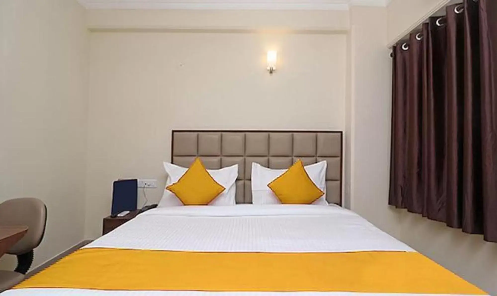 Bed in FabExpress Central Plaza Bed in FabExpress Central Plaza