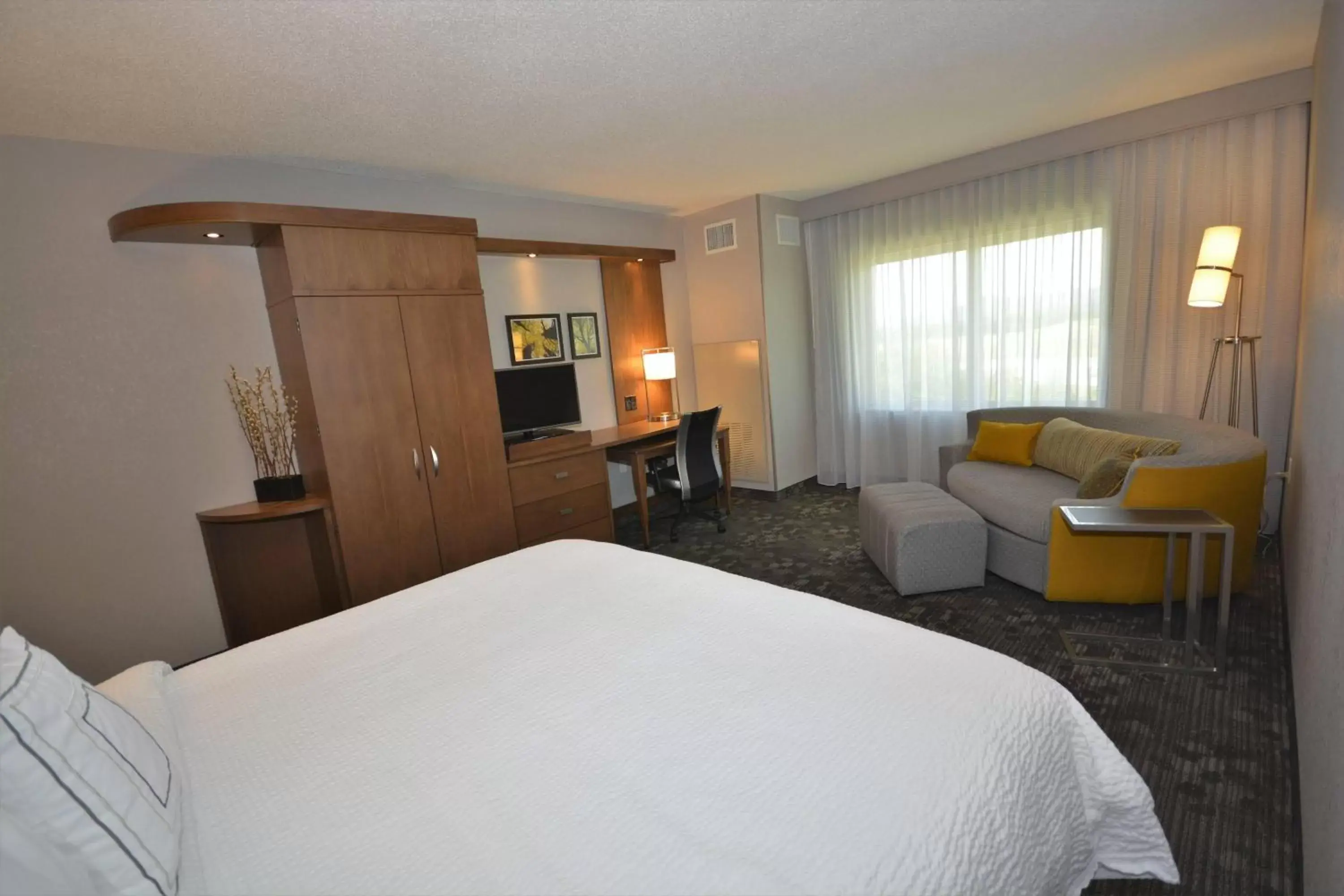 Photo of the whole room in Courtyard by Marriott Asheville Airport