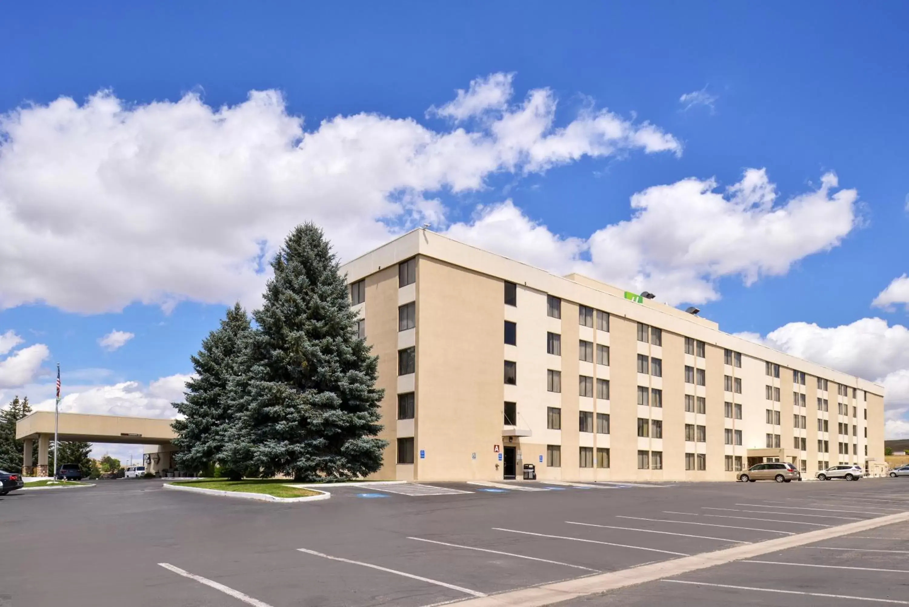 Property Building in Ramada Plaza by Wyndham Sheridan Hotel & Convention Center