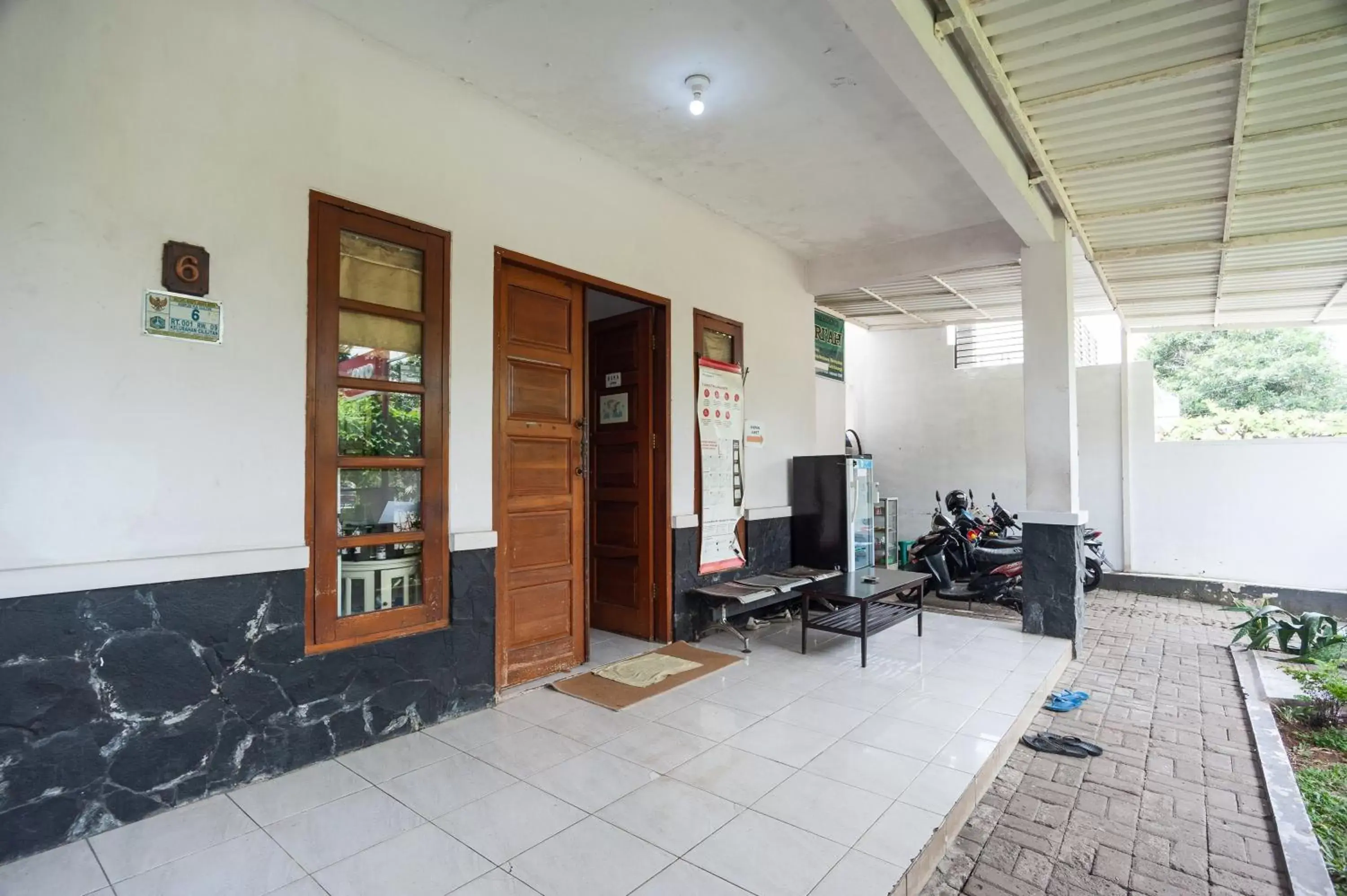 Property building in RedDoorz Syariah near PGC Cililitan Property building in RedDoorz Syariah near PGC Cililitan