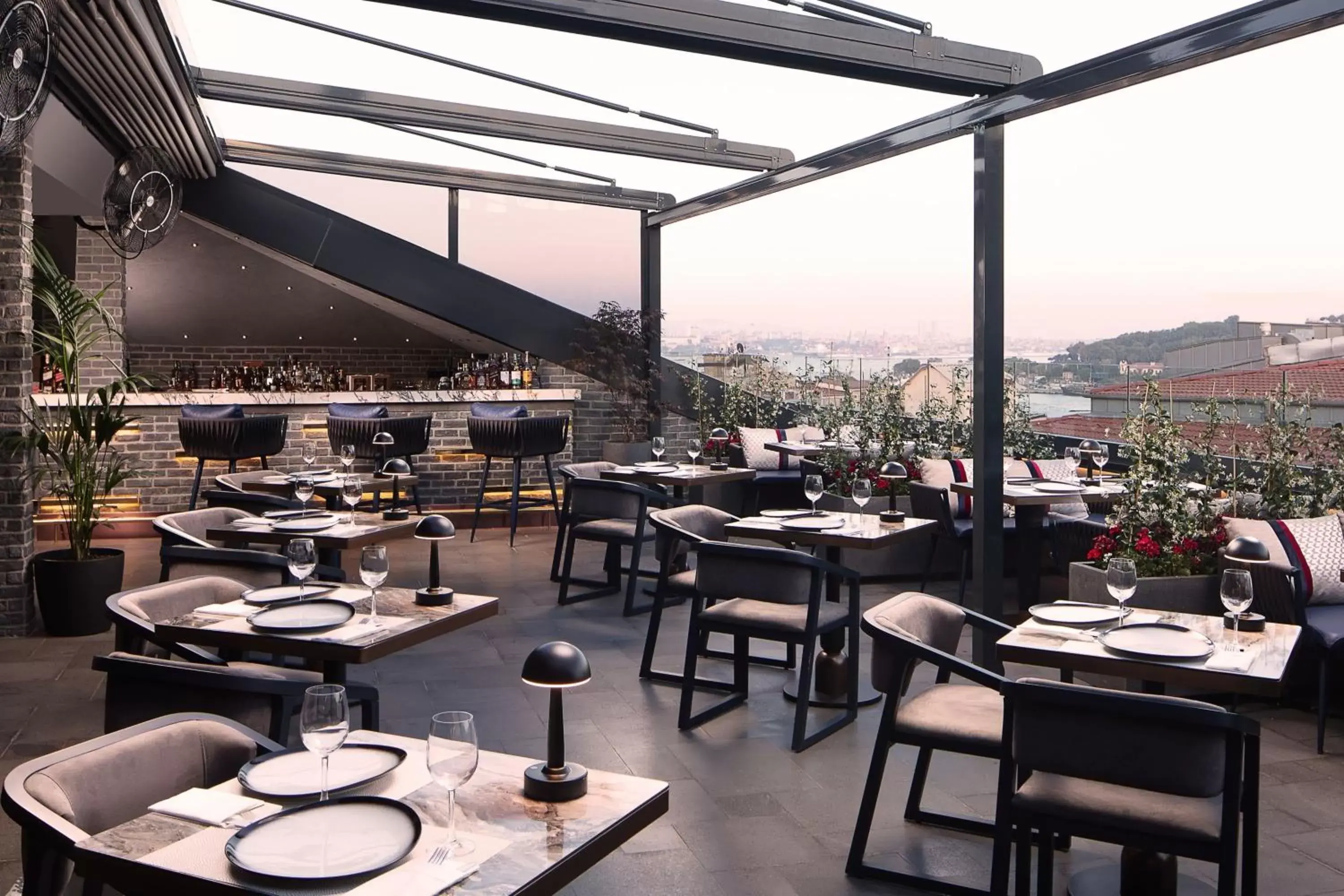 Restaurant/Places to Eat in DeCamondo Galata, a Tribute Portfolio Hotel