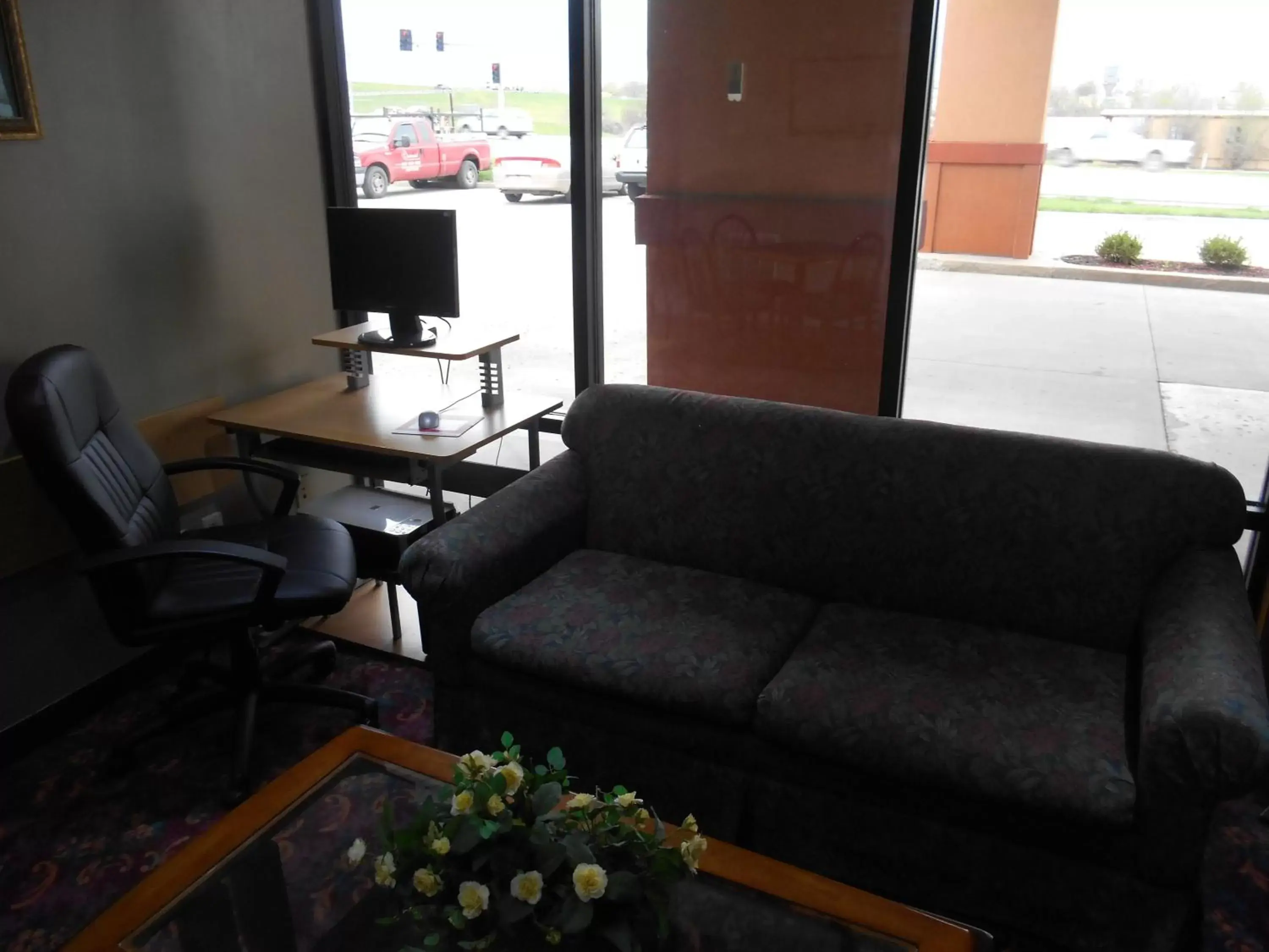 Business facilities, Seating Area in GuestHouse Inn St. Joseph