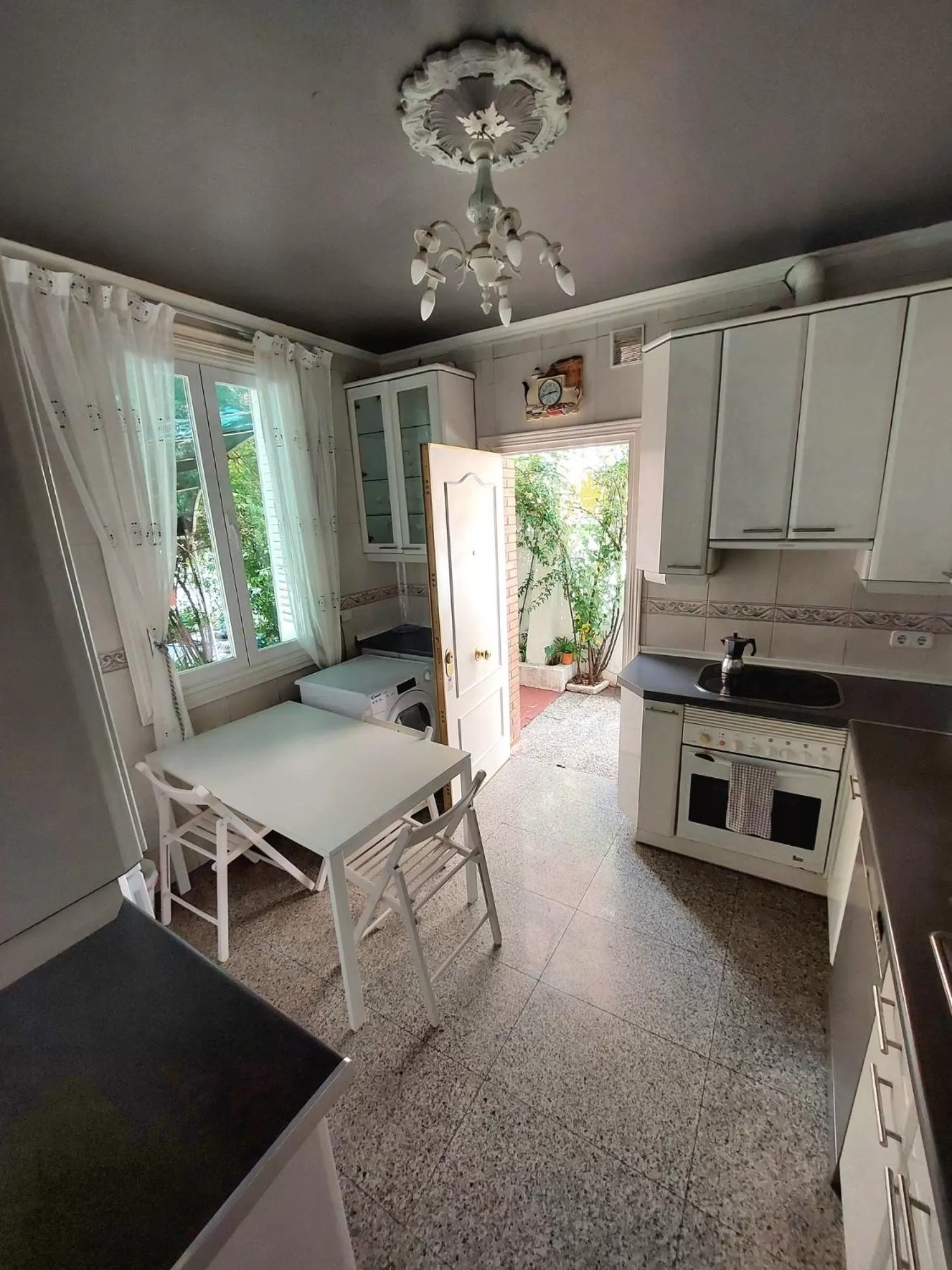 Kitchen or kitchenette in N1 Casa de Madrid - greenpeace line