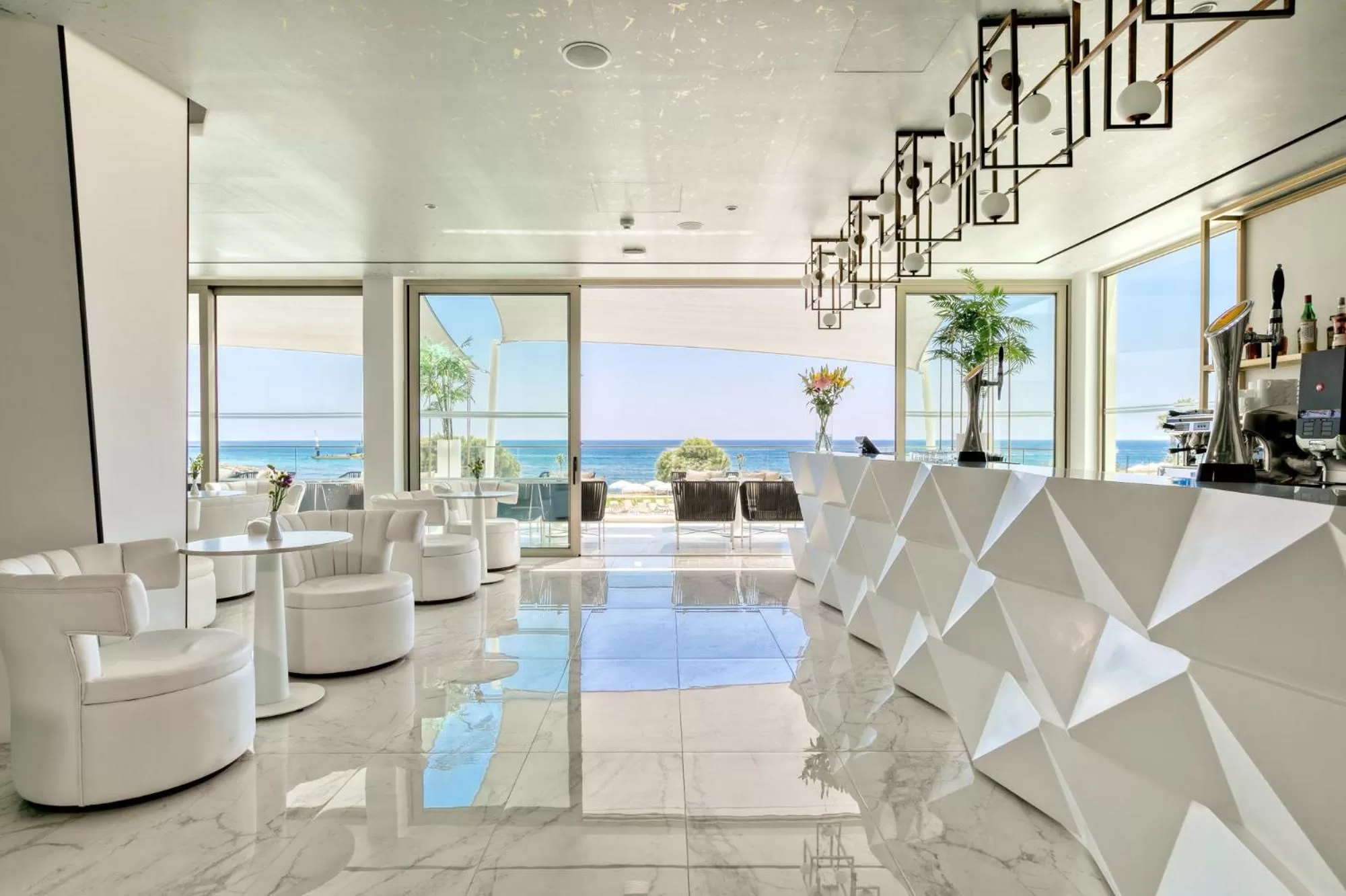 Lounge or bar in Ivi Mare - Designed for Adults by Louis Hotels