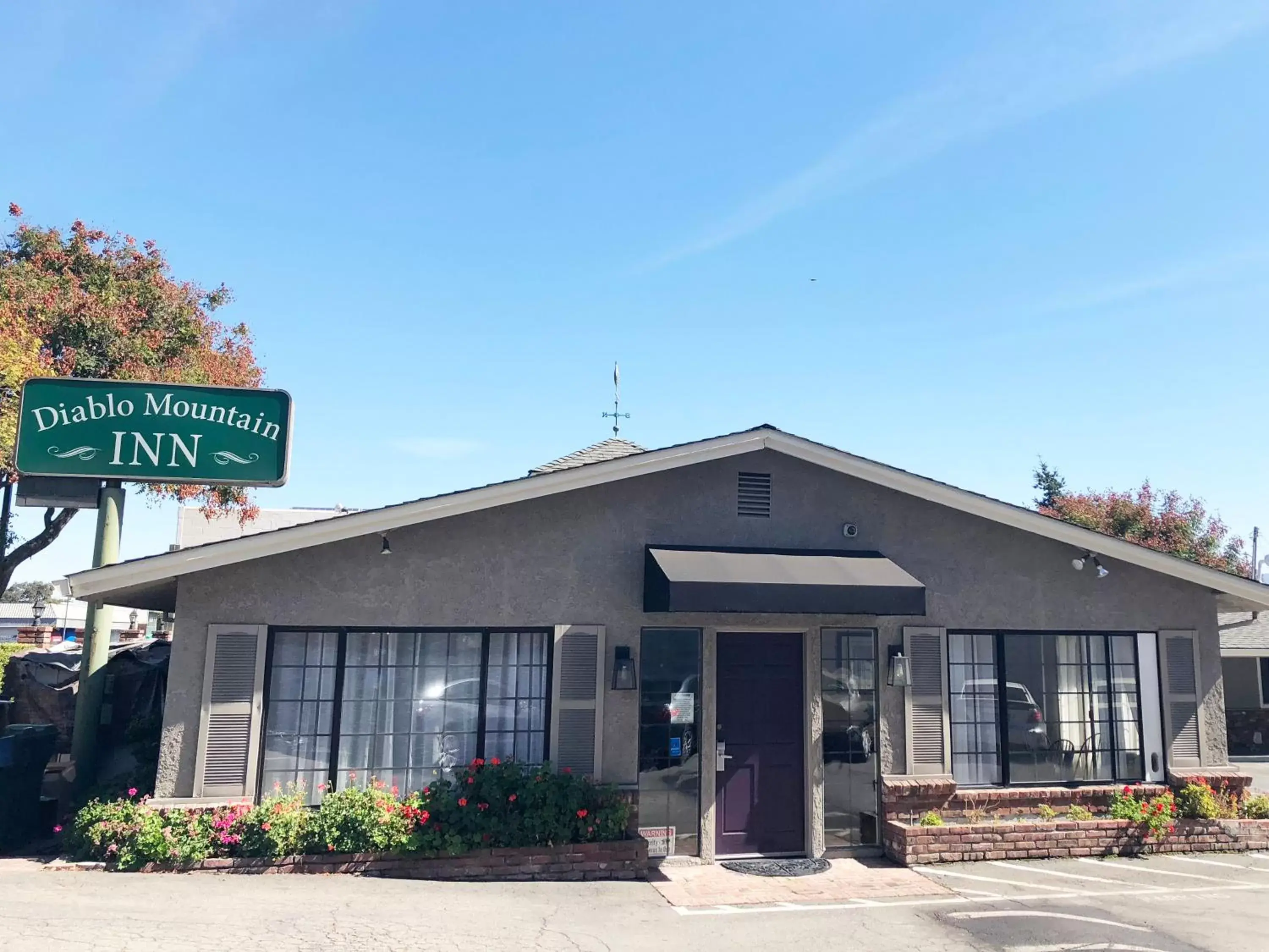 Facade/entrance, Property Building in Diablo Mountain Inn Walnut Creek