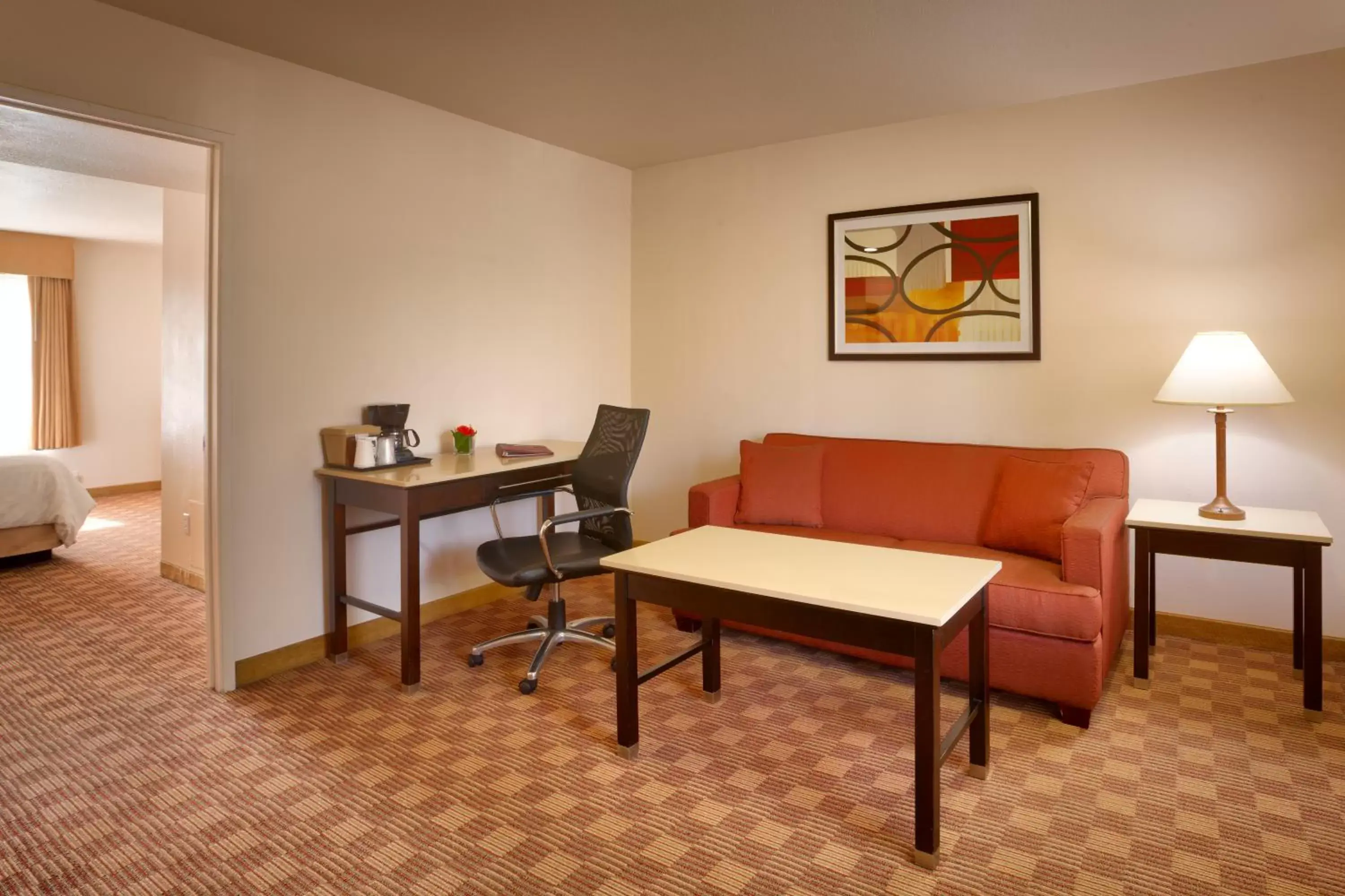 Living room, Seating Area in Cortona Inn & Suites