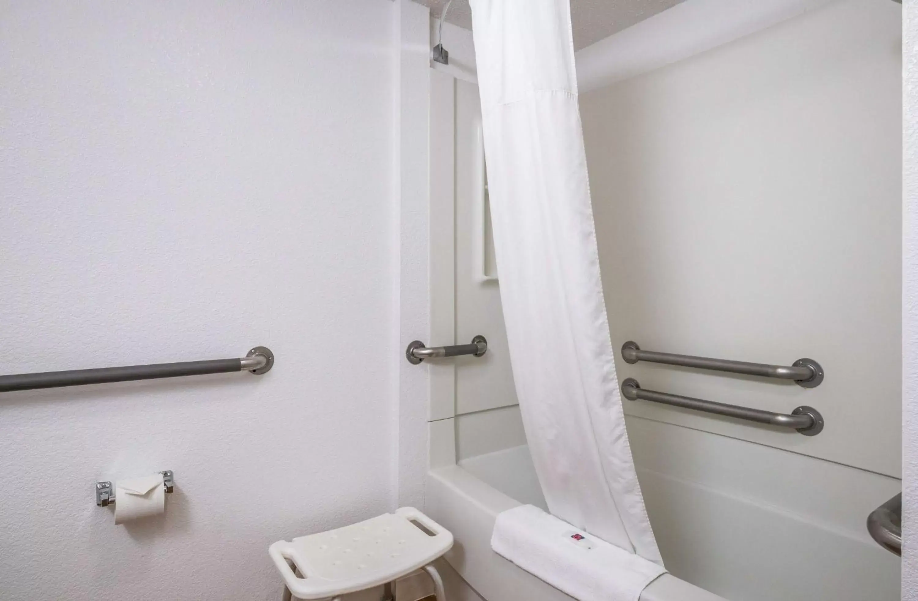 Bathroom in Motel 6-Prospect Heights, IL Bathroom in Motel 6-Prospect Heights, IL