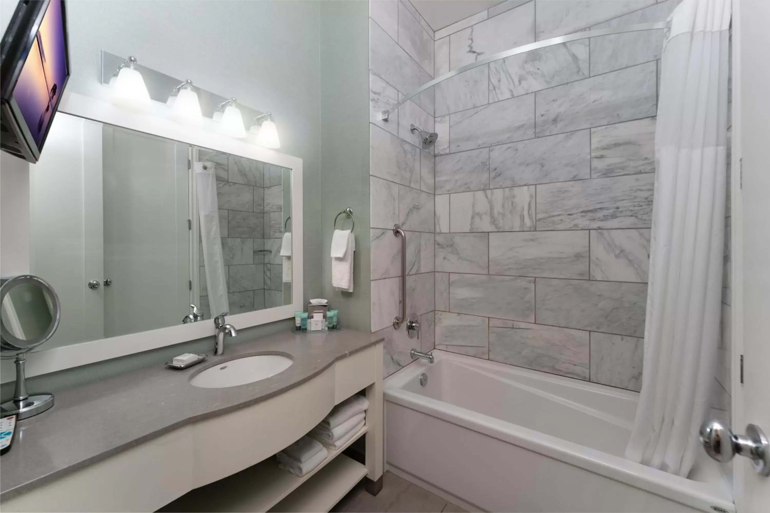 Shower, Bathroom in Prestige Oceanfront Resort, WorldHotels Luxury