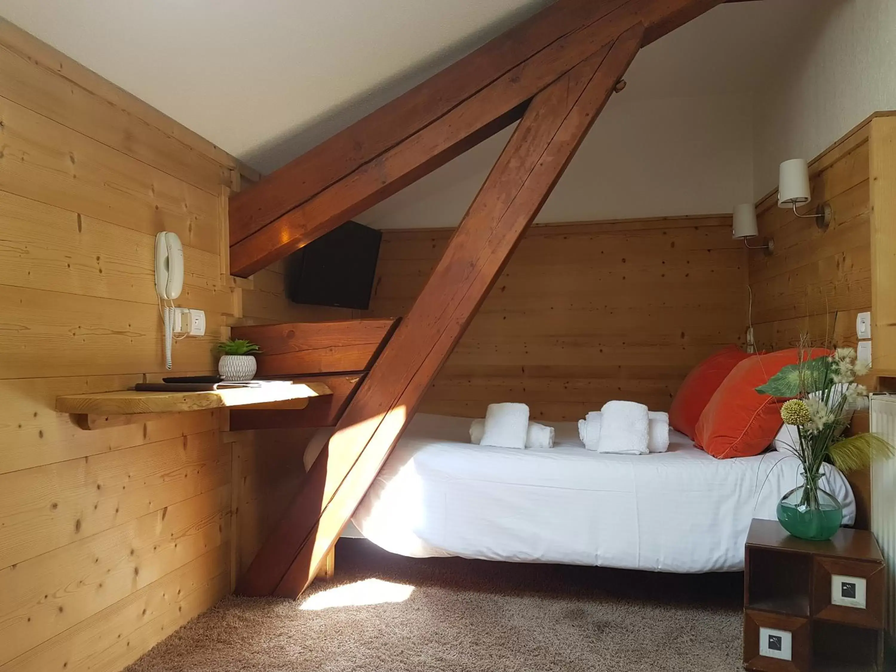 Photo of the whole room, Bed in Les Campanules