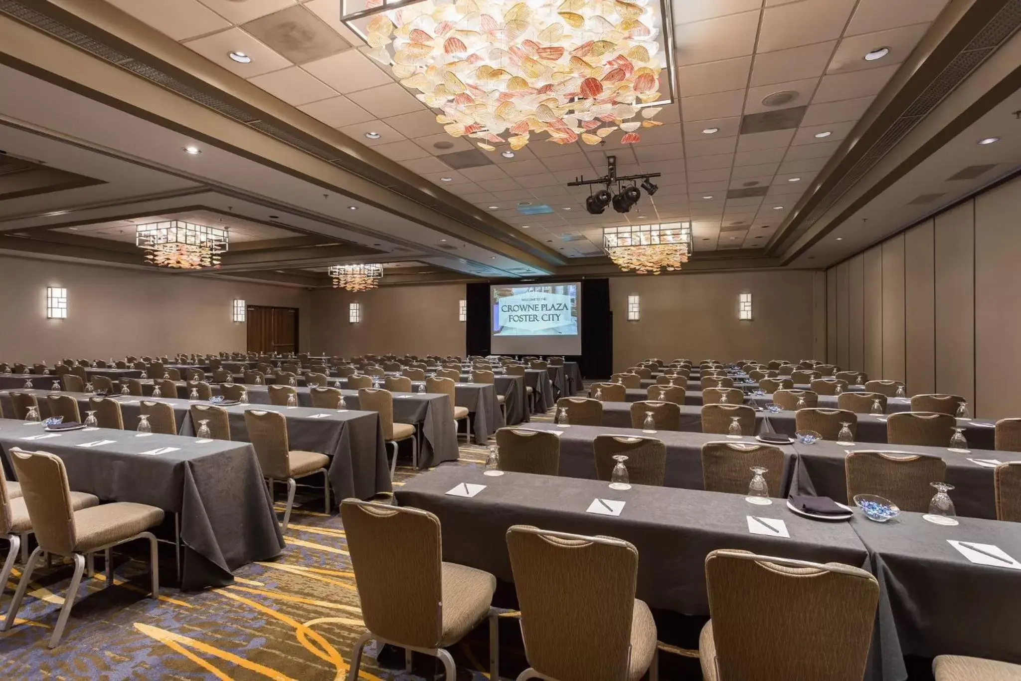 Meeting/conference room in Crowne Plaza Hotel Foster City-San Mateo, an IHG Hotel