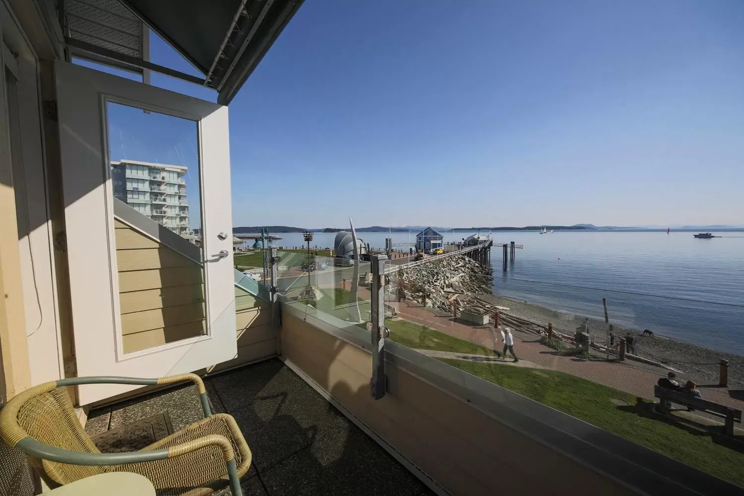 Balcony/Terrace in Sidney Waterfront Inn