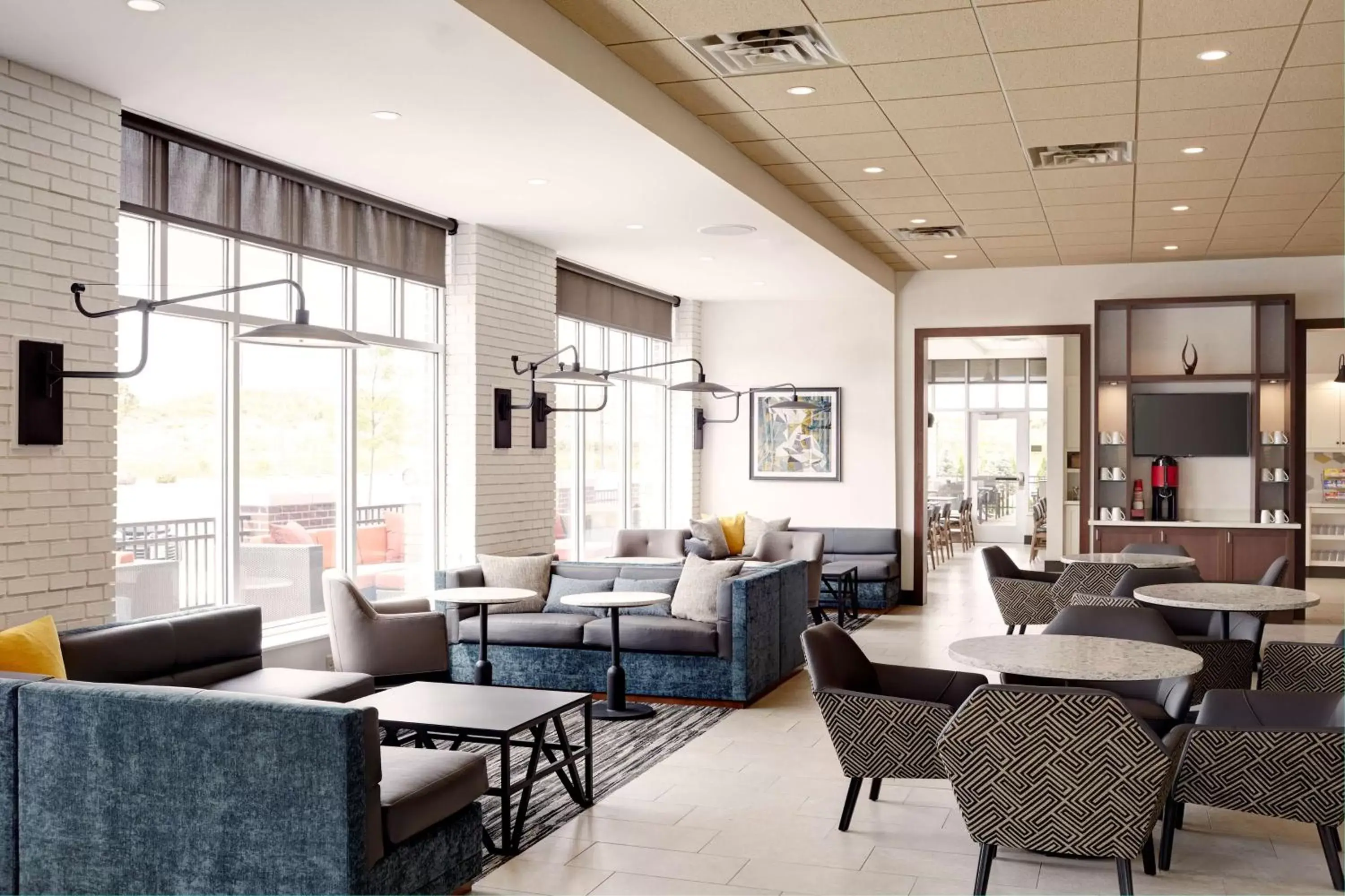 Lounge or bar, Seating Area in Hyatt Place Madison/Verona